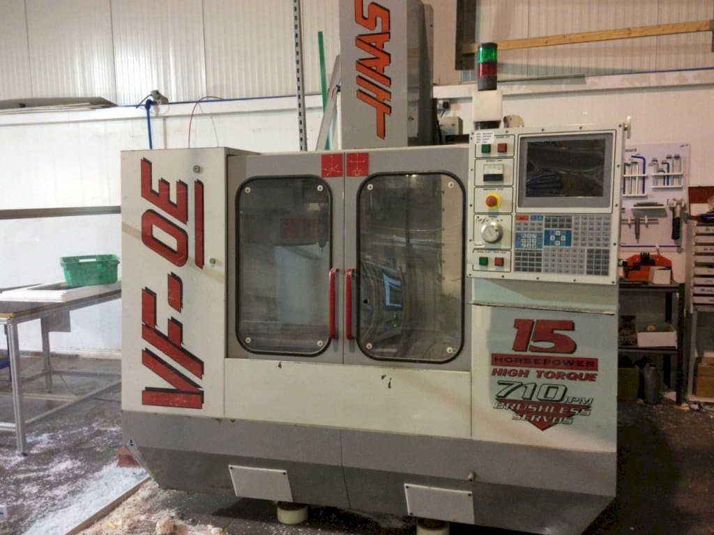 Prikaz stroja HAAS VF-OE sprijeda