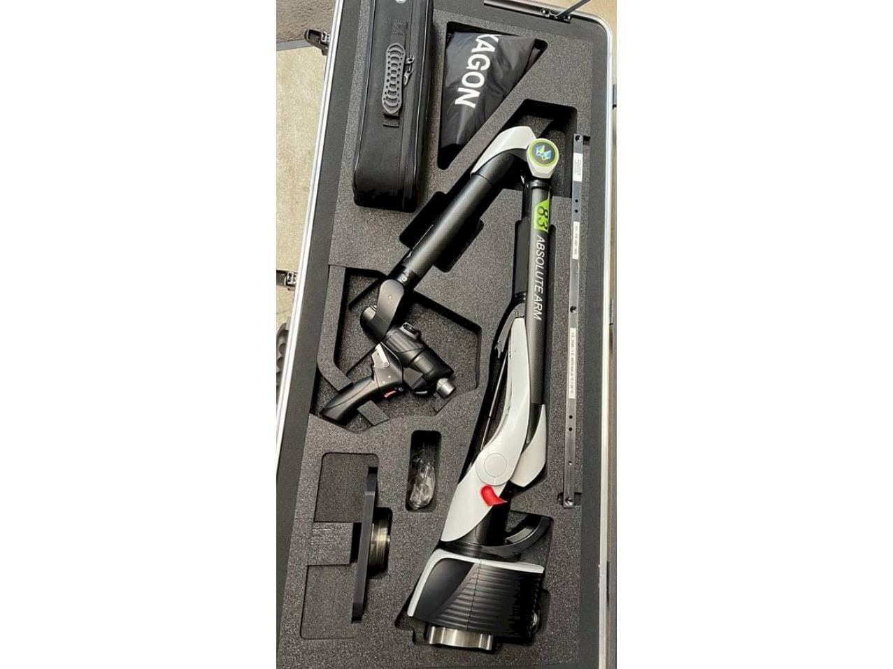 Prikaz  stroja Hexagon RA8 V1  sprijeda