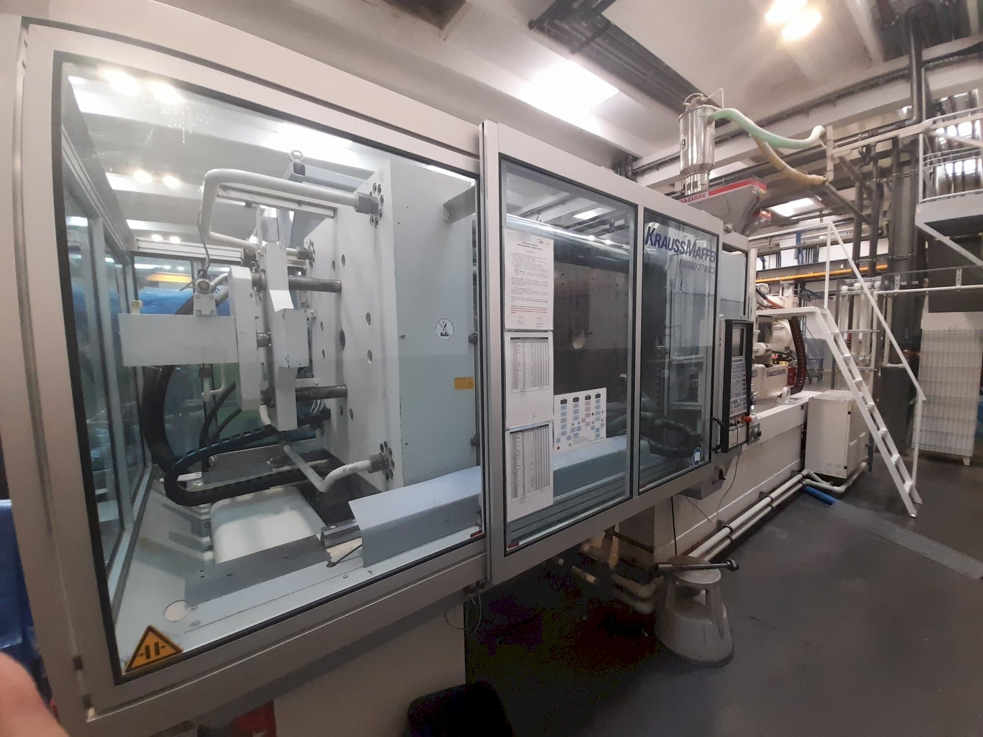 Prikaz lijeve strane stroja Krauss Maffei 380-2700 C3