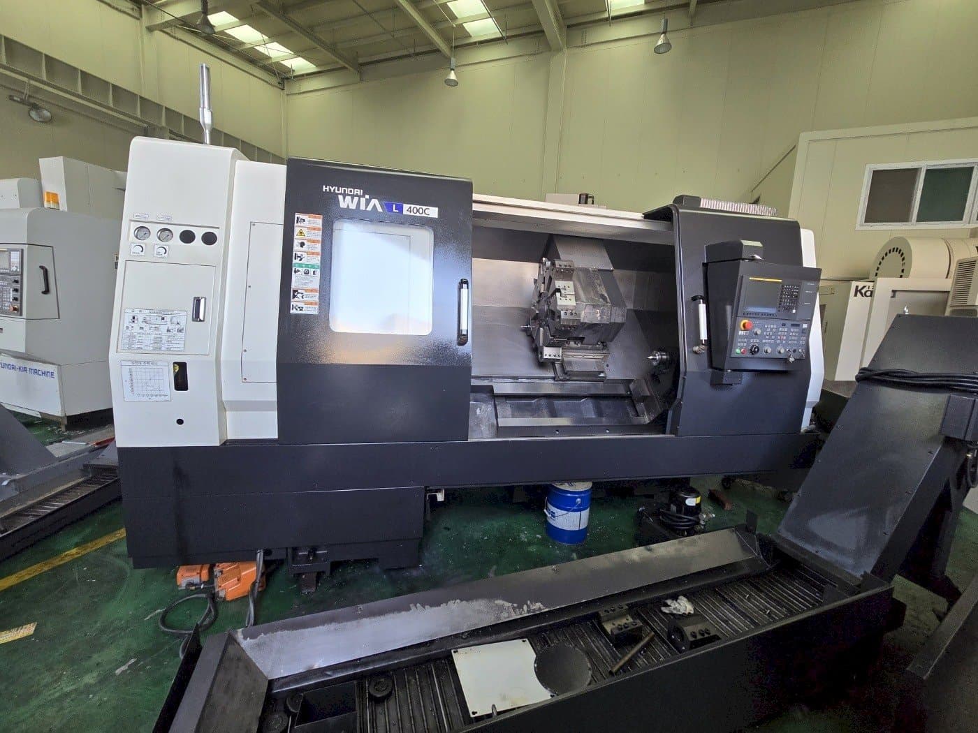 Prikaz stroja Hyundai Wia L400C sprijeda