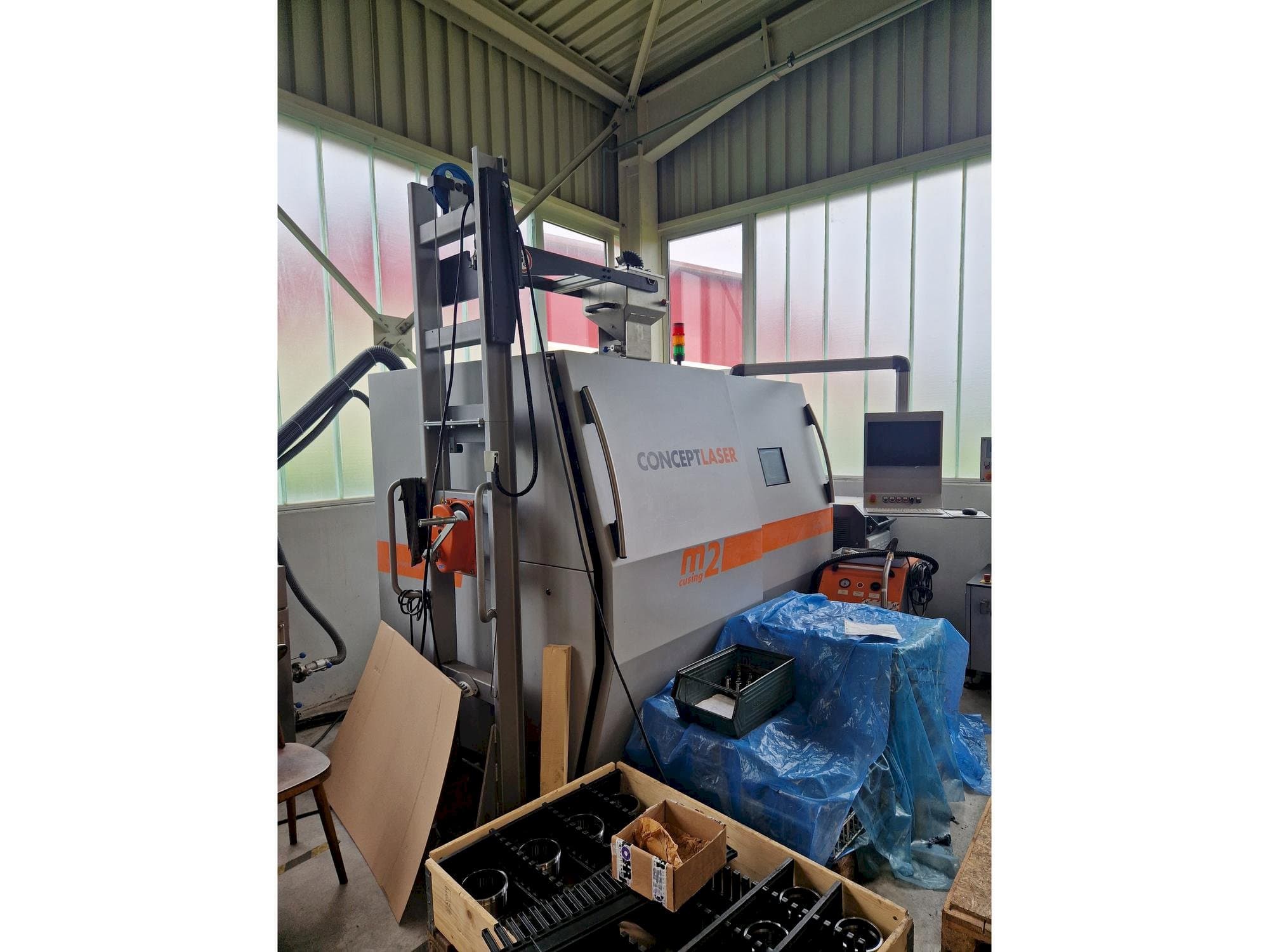 Prikaz  stroja CONCEPT LASER M2 cusing  sprijeda
