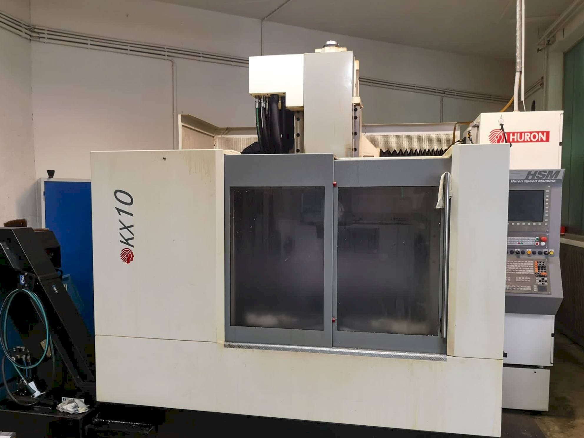 Prikaz stroja Huron kx10 sprijeda