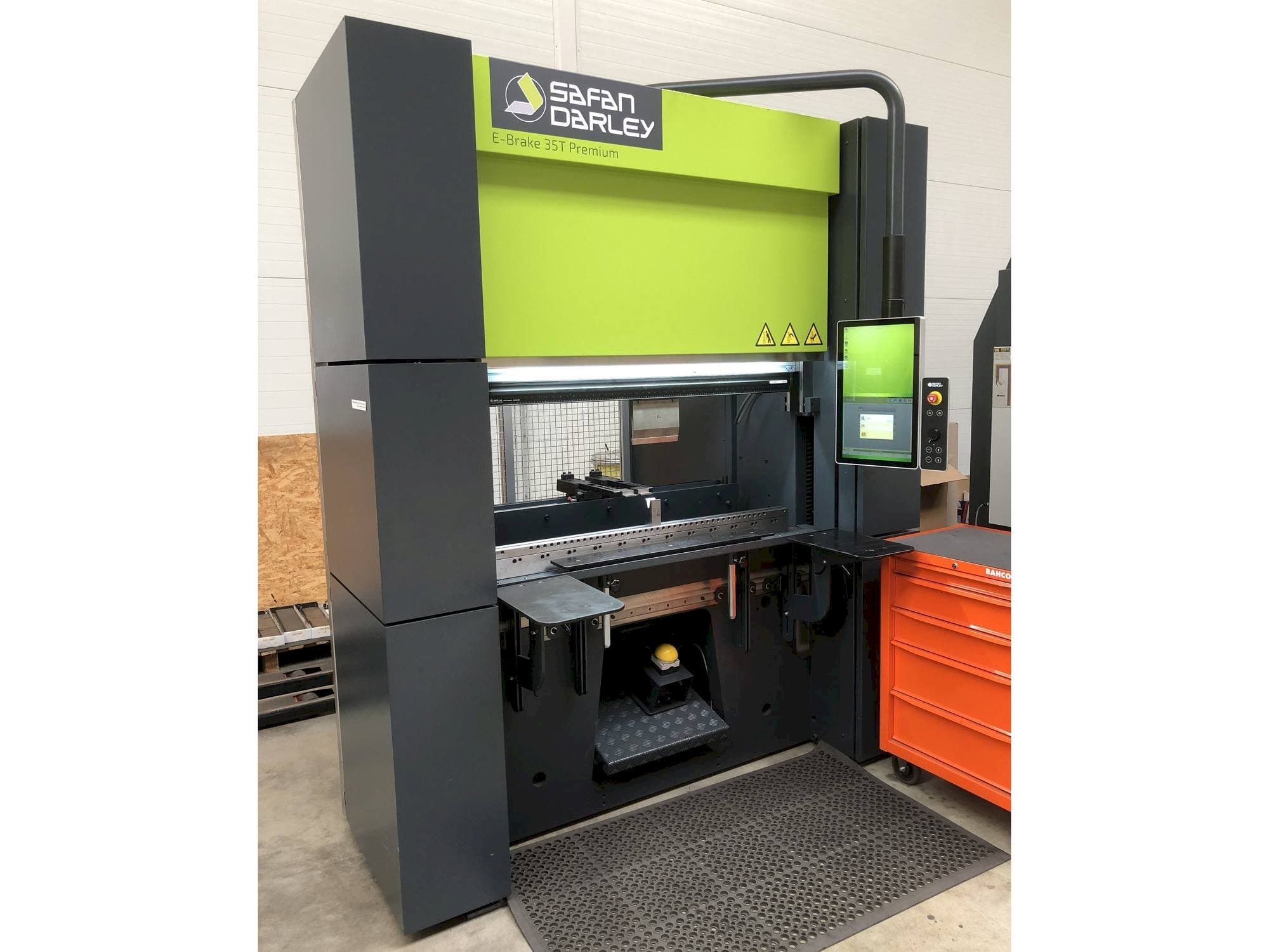 Prikaz stroja Safan Darley E-Brake 35T Premium sprijeda