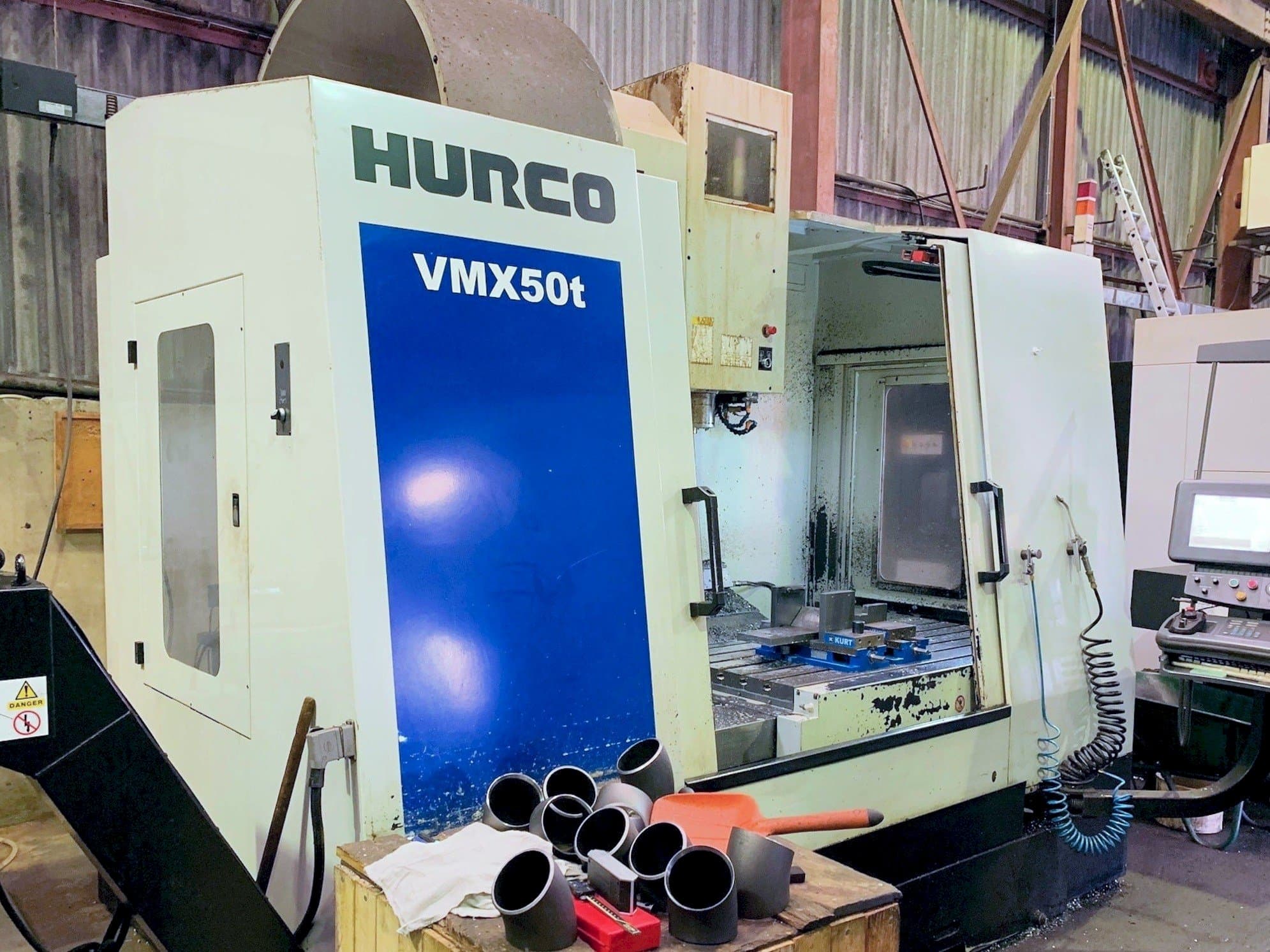 Prikaz stroja Hurco VMX 50T sprijeda
