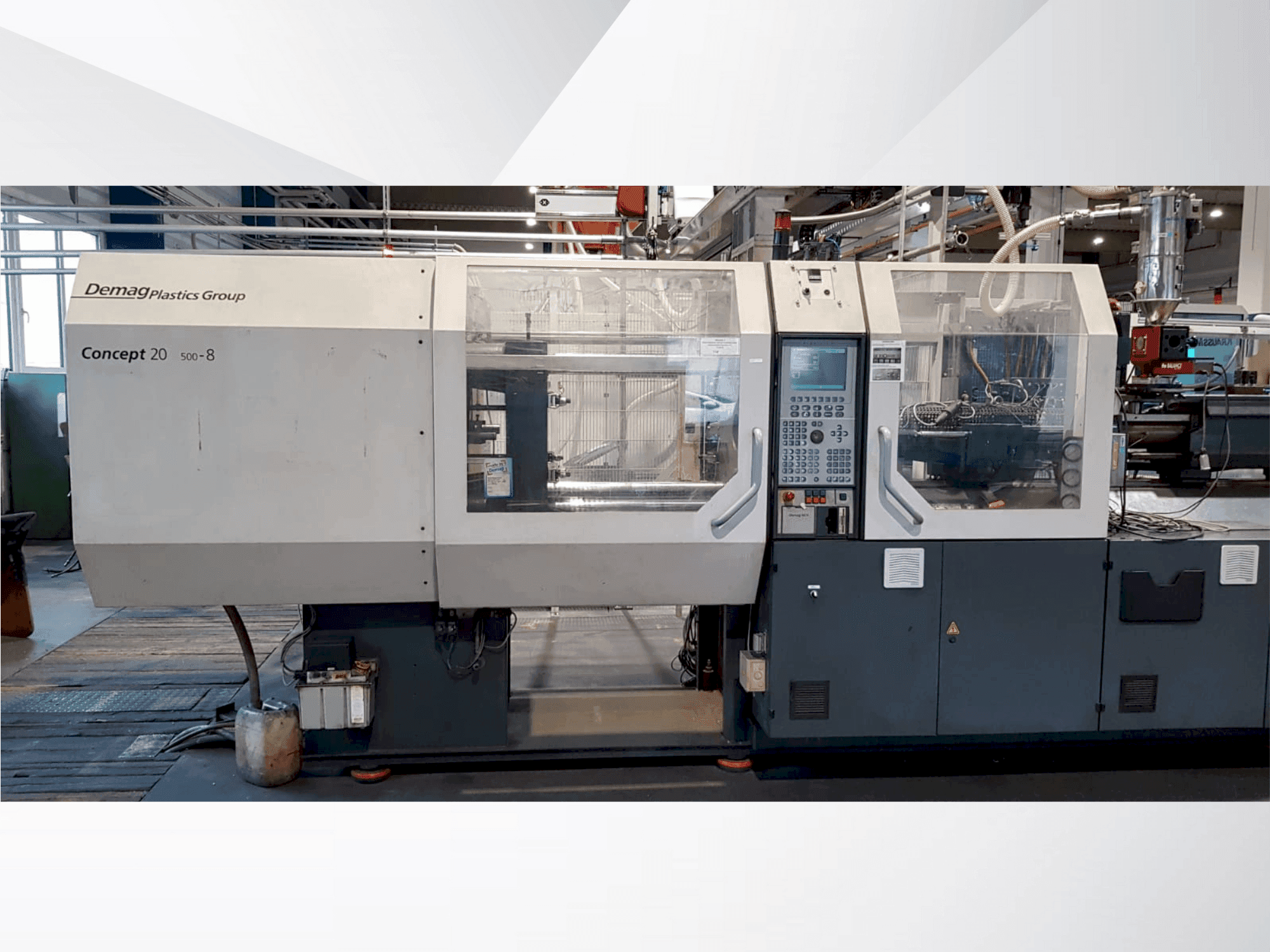 Prikaz stroja DEMAG Concept 200/500-840 + W711 sprijeda