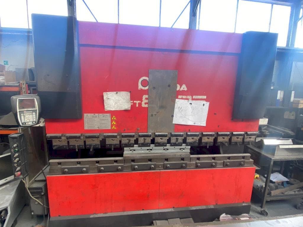 Prikaz stroja AMADA HFT 80 25 sprijeda