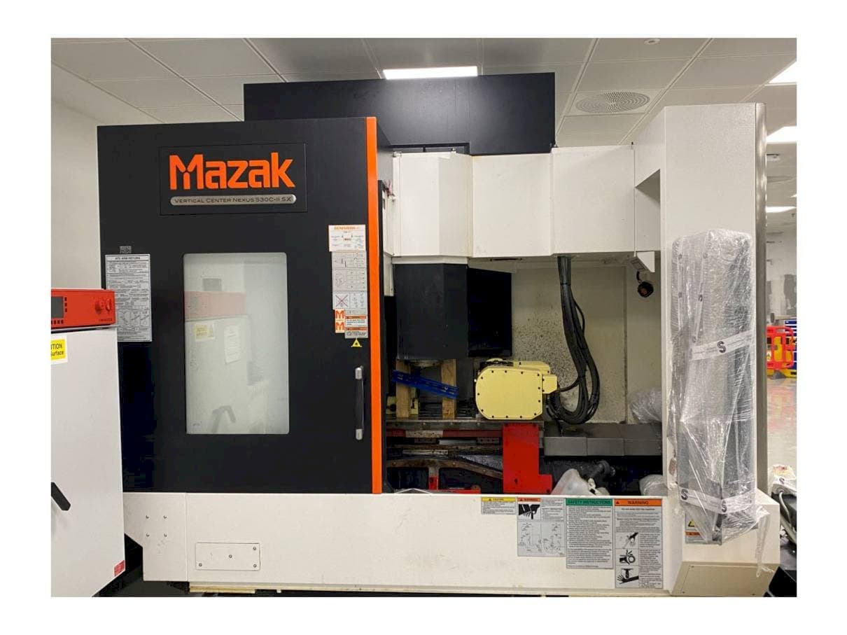 Prikaz stroja Mazak Vertical Center Nexus 530C-II 5X sprijeda