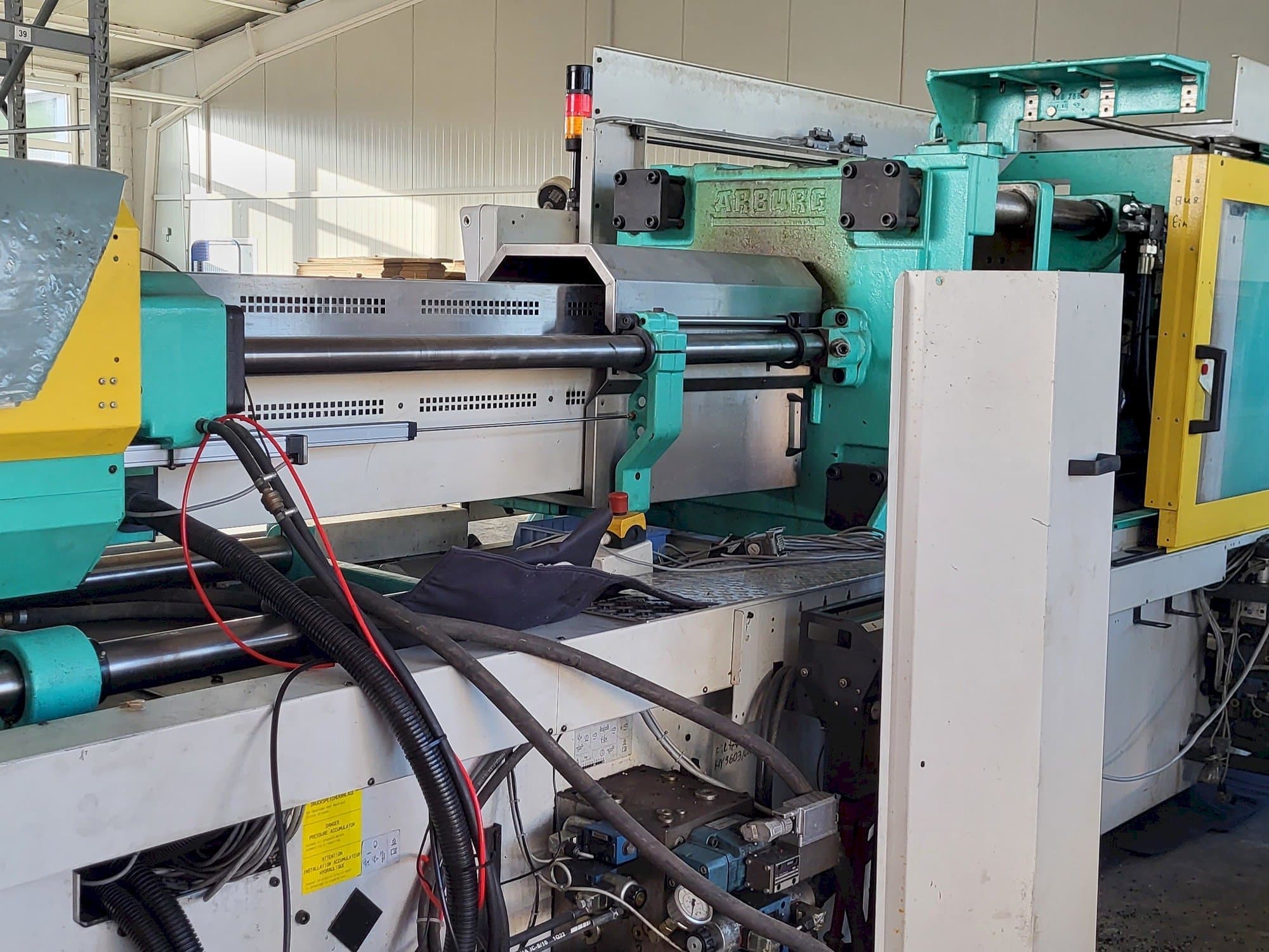 Prikaz stroja Arburg Allrounder Centex 570C2200-1300 slijeva