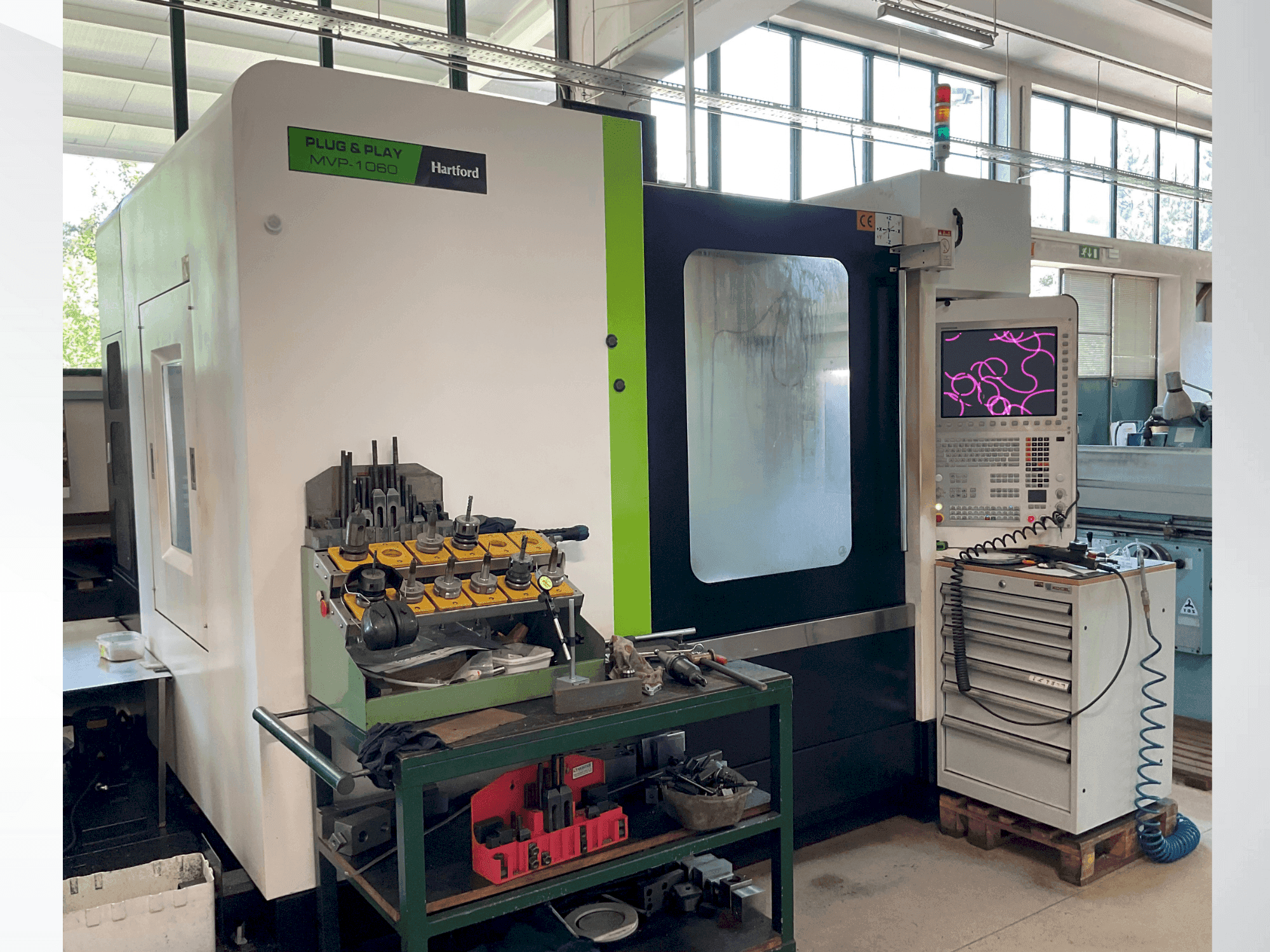 Prikaz  stroja HARTFORD MVP-1060AD  sprijeda