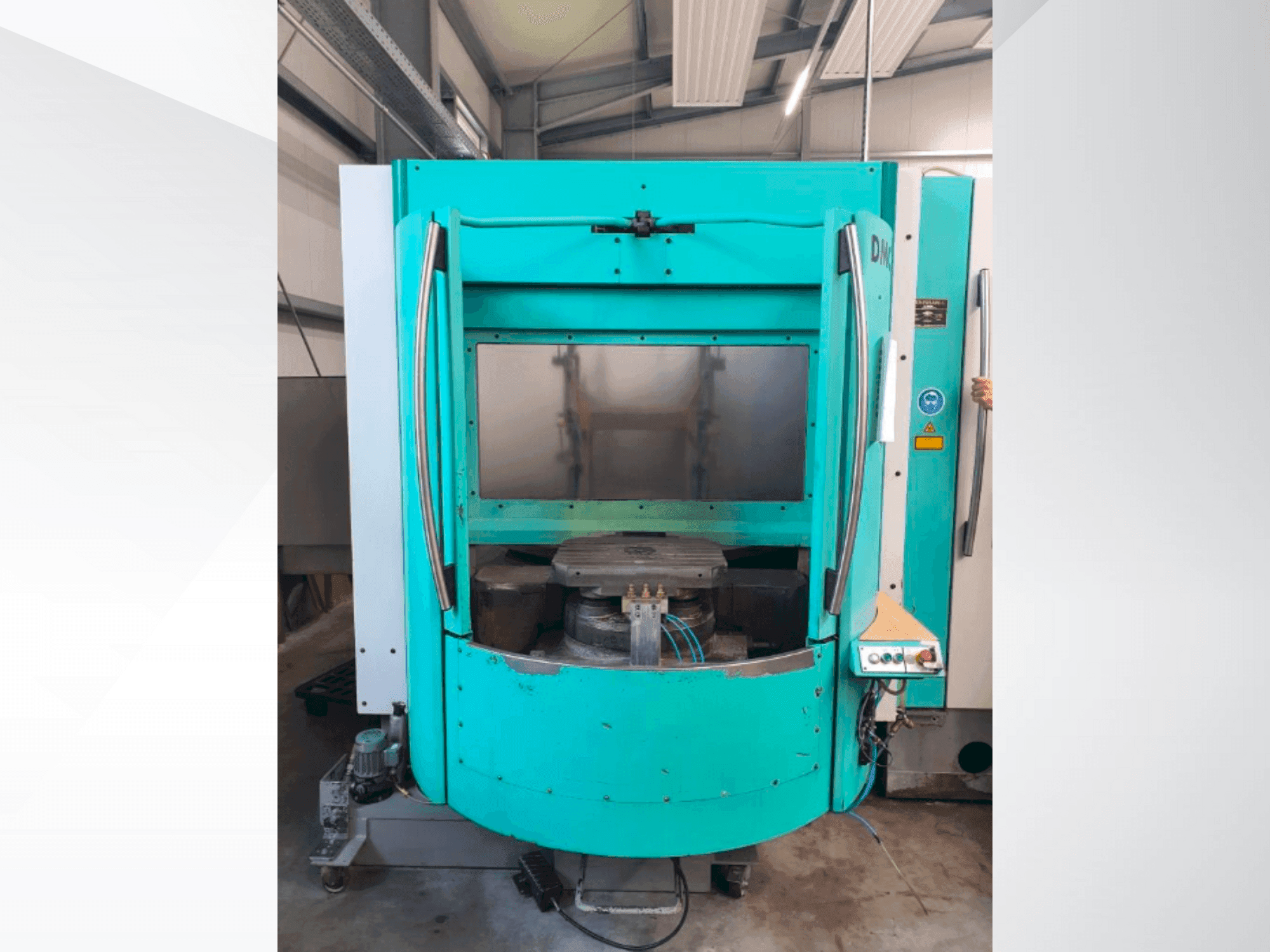 Prikaz  stroja DECKEL MAHO DMC 60H hi-dyn  sprijeda