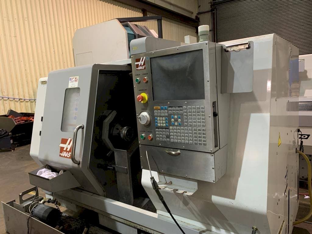 Prikaz stroja HAAS SL-20 sprijeda