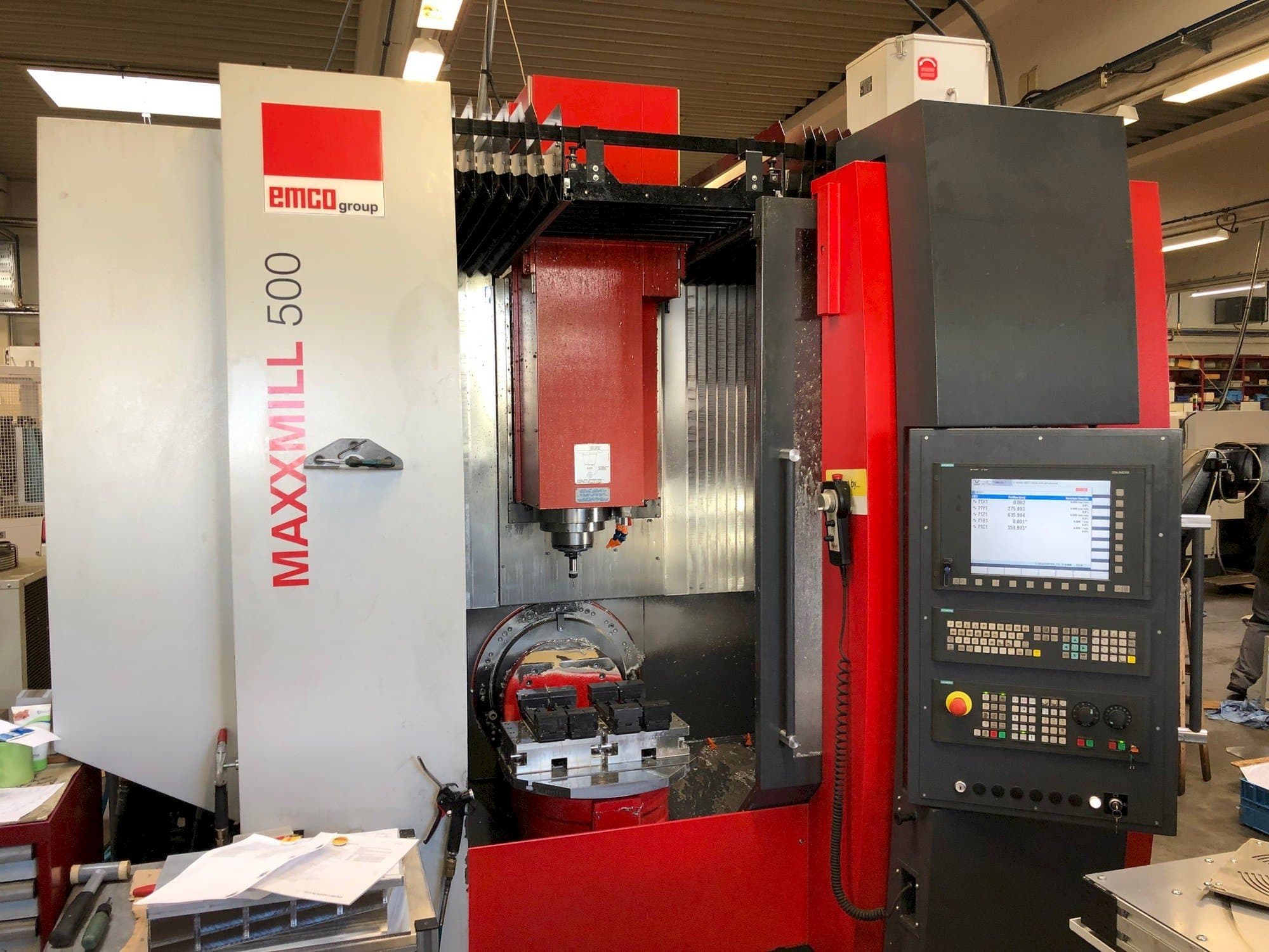 Prikaz stroja EMCO MAXXMILL 500 sprijeda