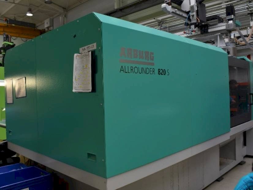 Prikaz  stroja Arburg Allrounder 820 s 4000 - 800  sprijeda