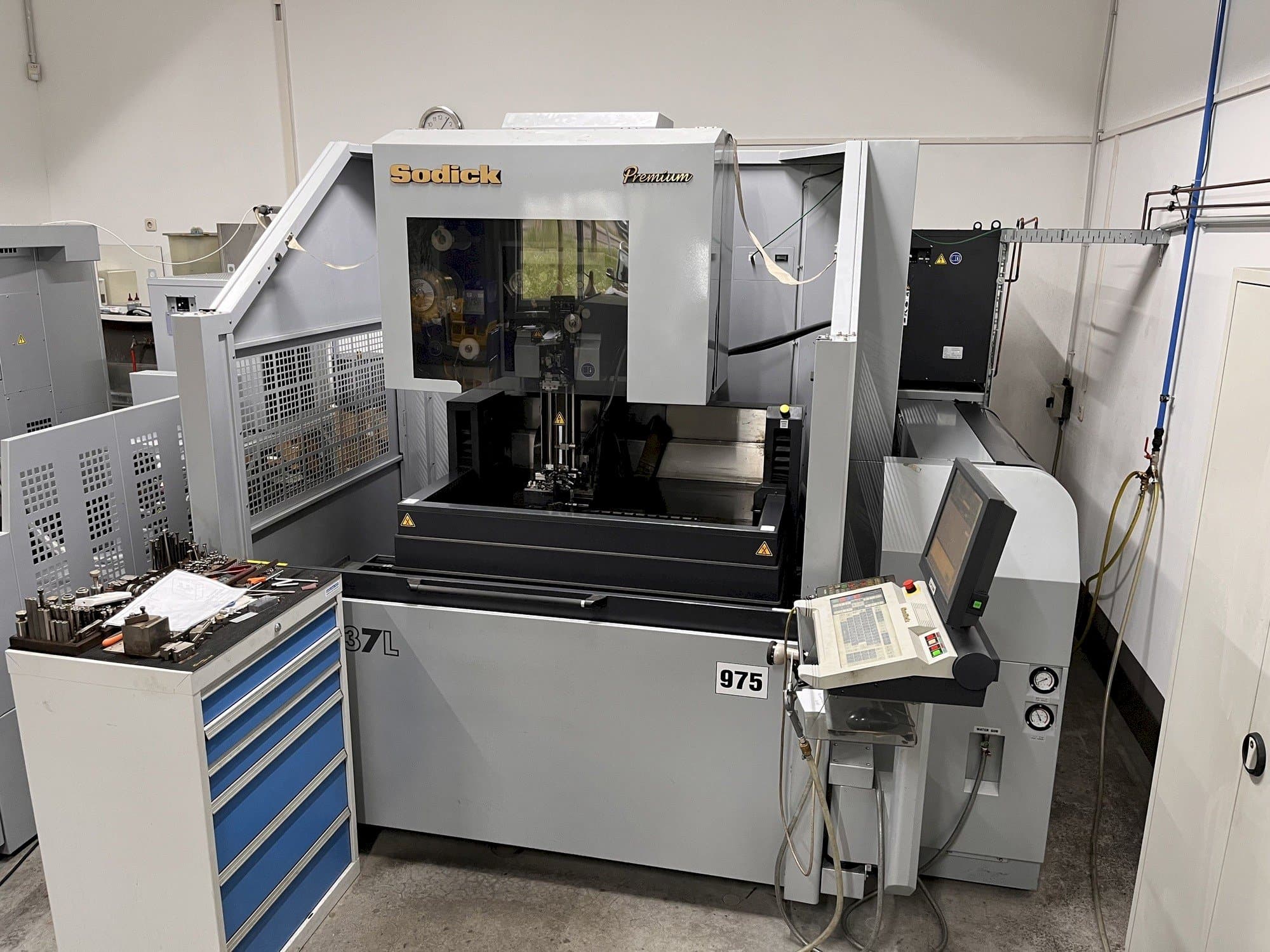 Prikaz stroja Sodick AQ537L sprijeda