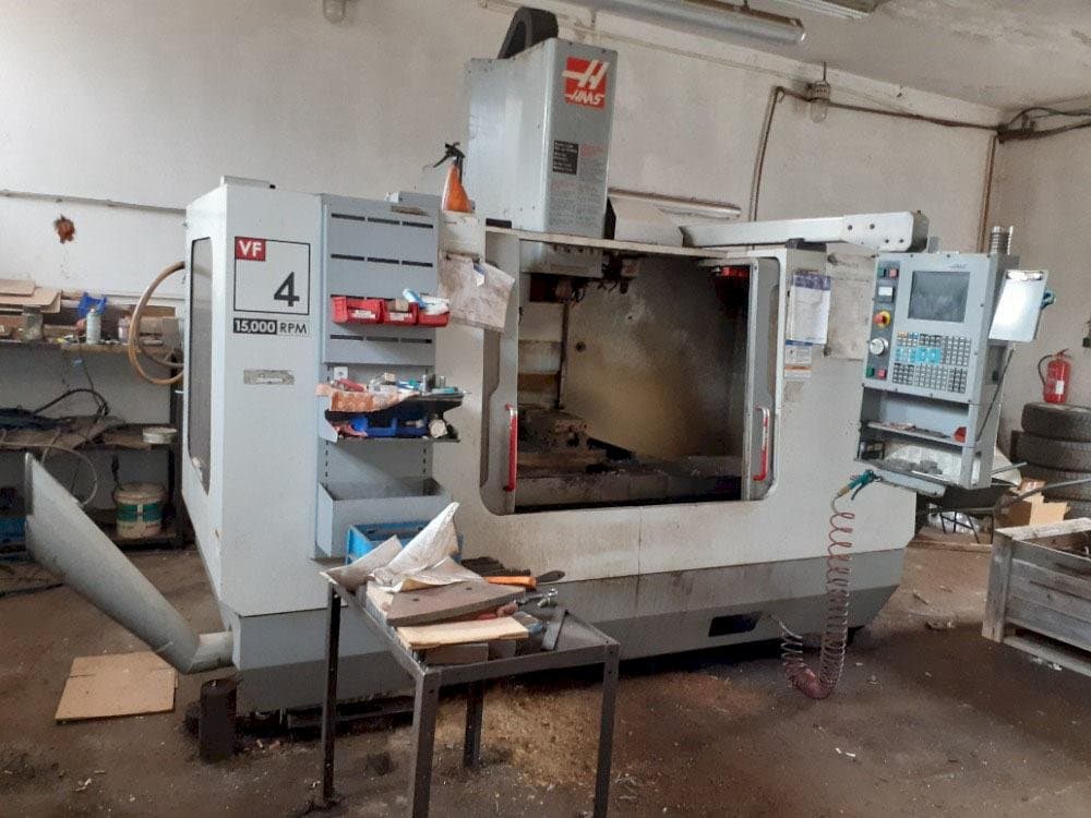 Prikaz stroja HAAS VF-4 DHE sprijeda