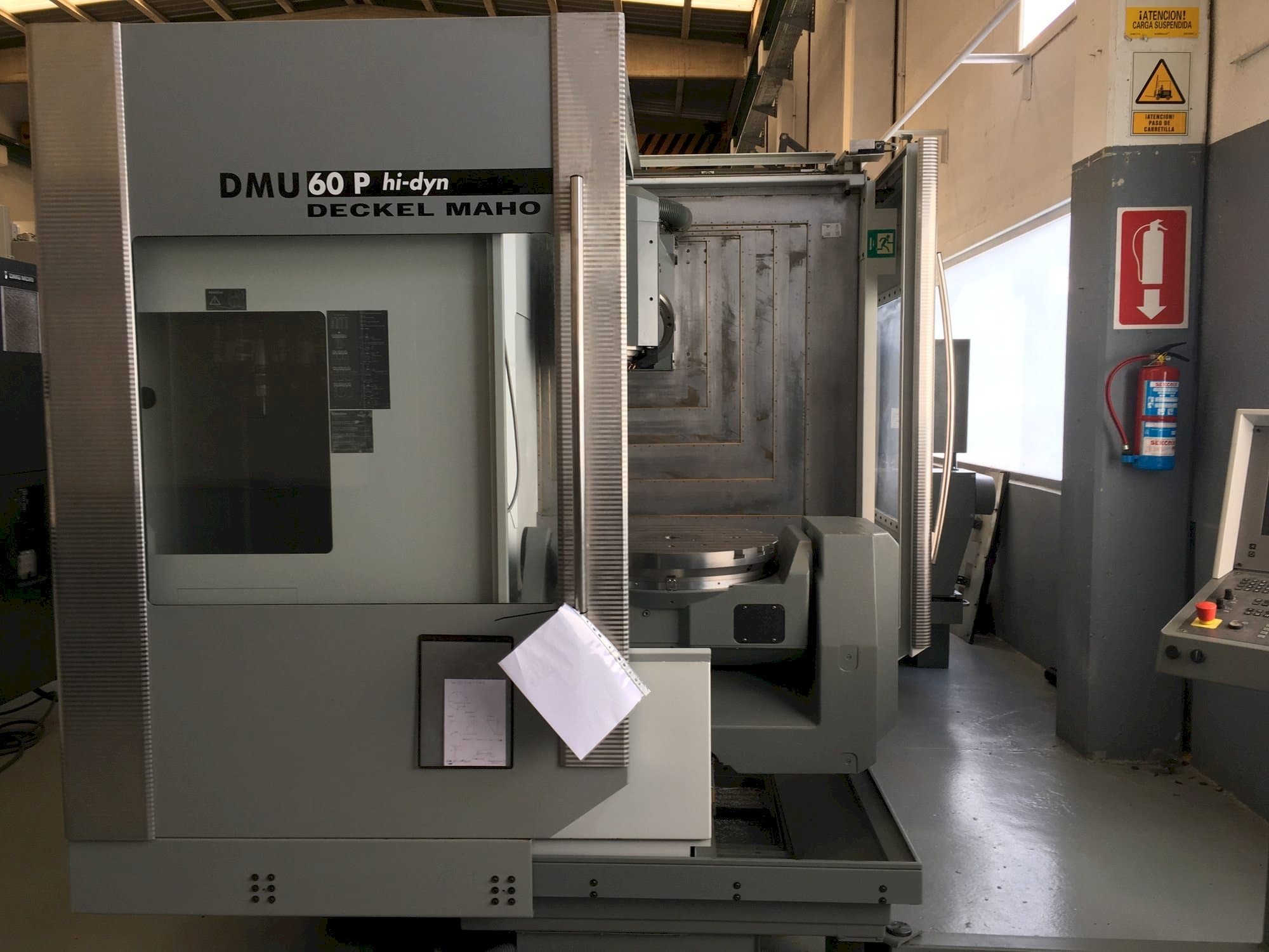 Prikaz  stroja DECKEL MAHO DMU 60P hi-dyn  sprijeda