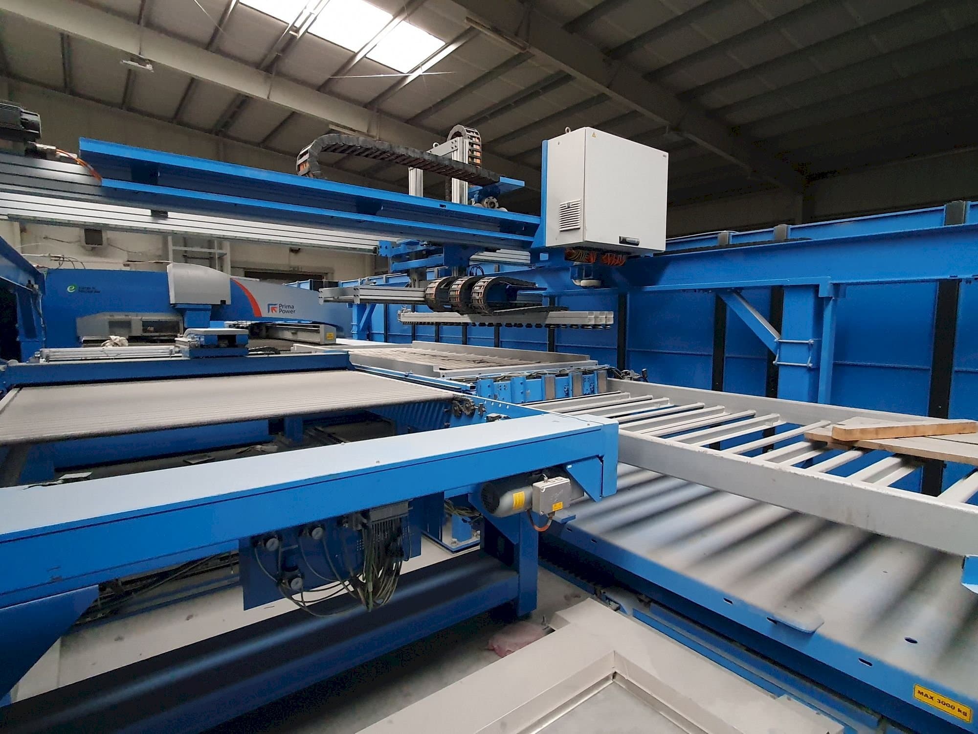 Prikaz  stroja Prima Power LPe6f  sprijeda