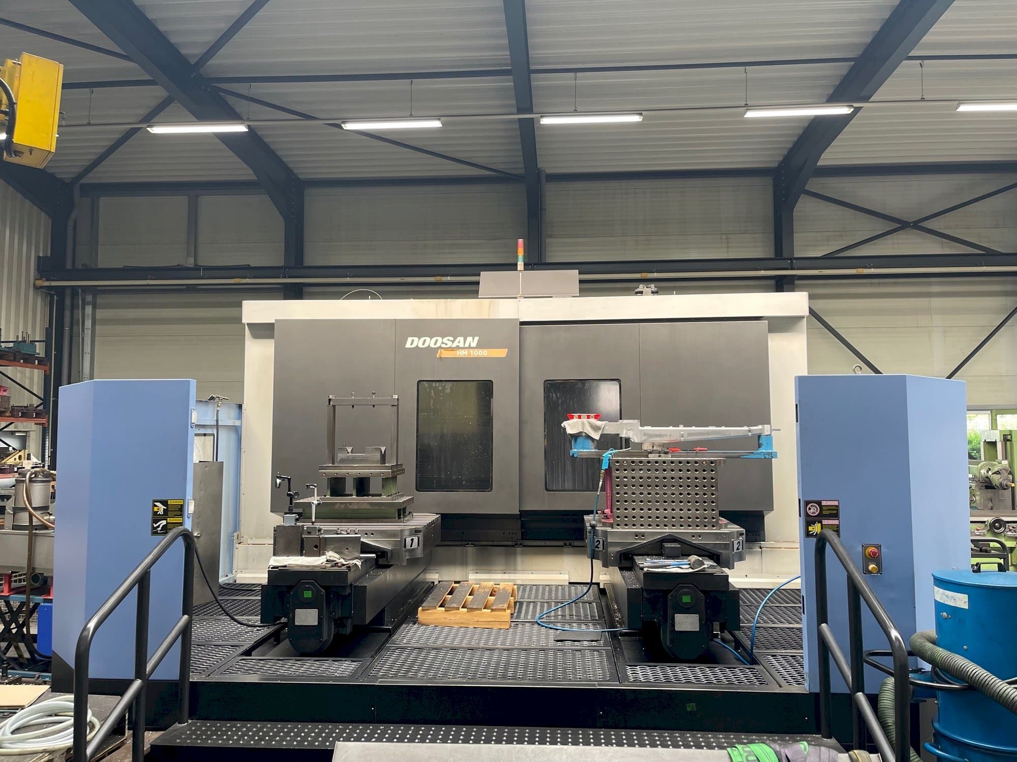 Prikaz  stroja Doosan HM 1000  sprijeda