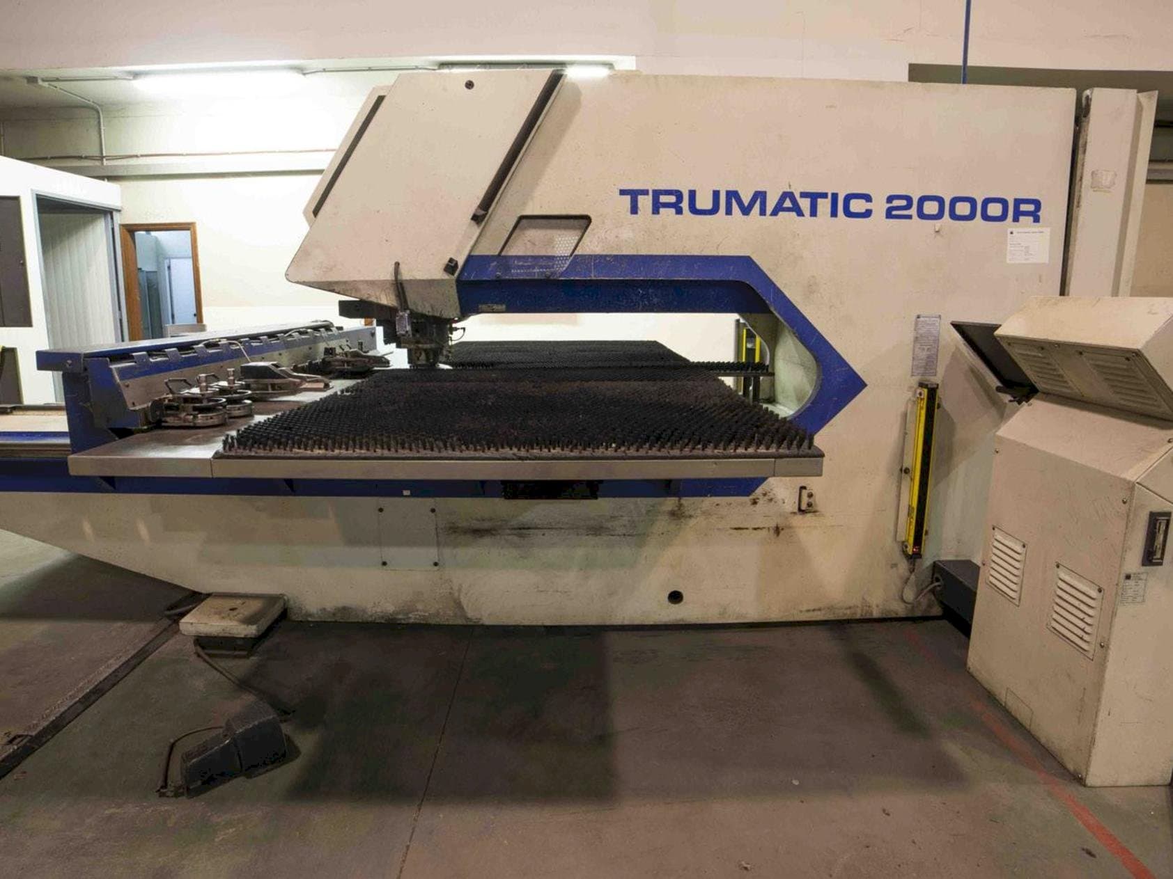 Prikaz stroja Trumpf Trumatic 2000R sprijeda