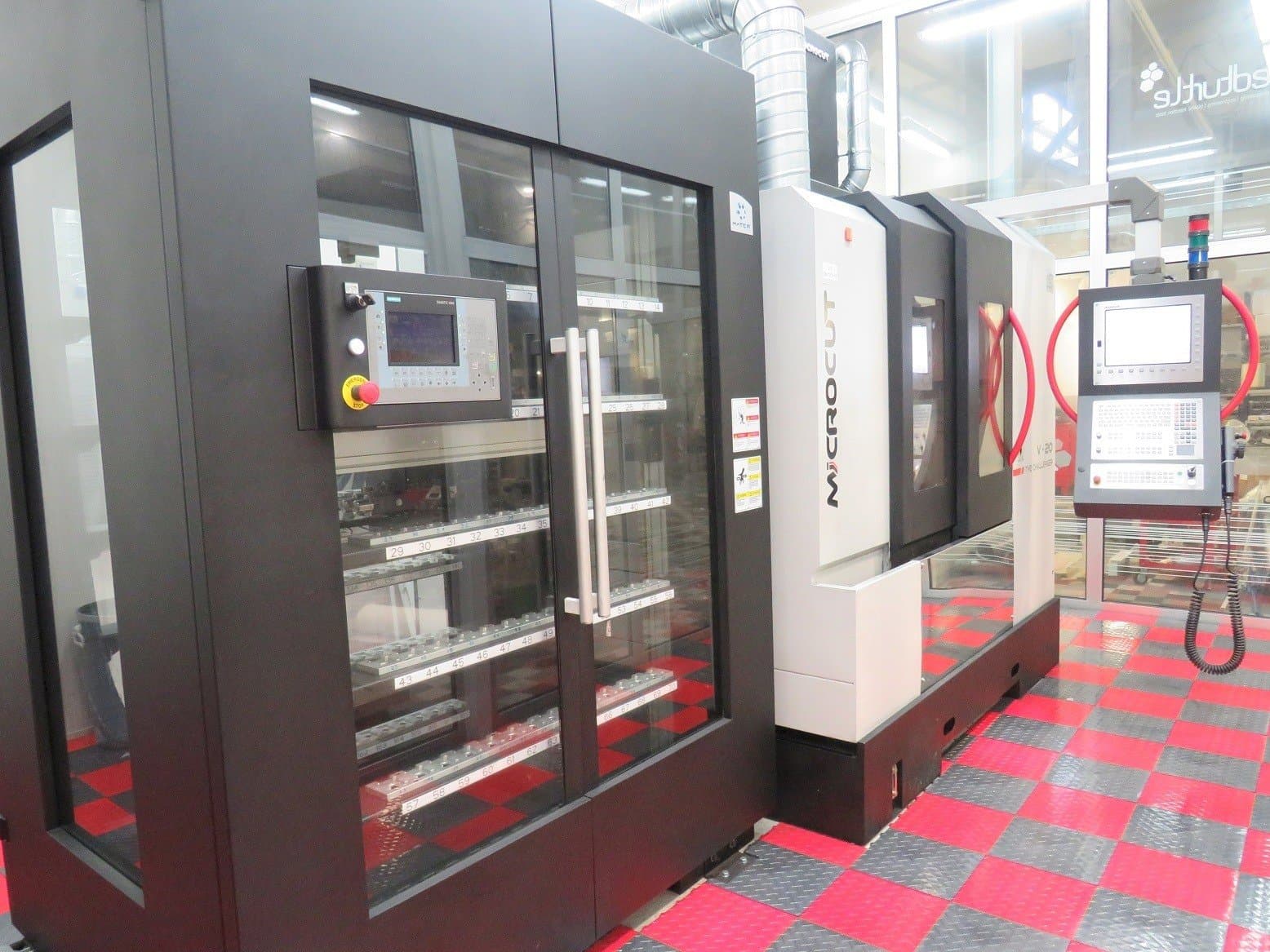 Prikaz stroja MICROCUT V-20G sprijeda