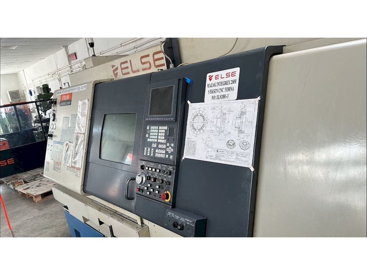 Prikaz  stroja Mazak Integrex 200Y  sprijeda