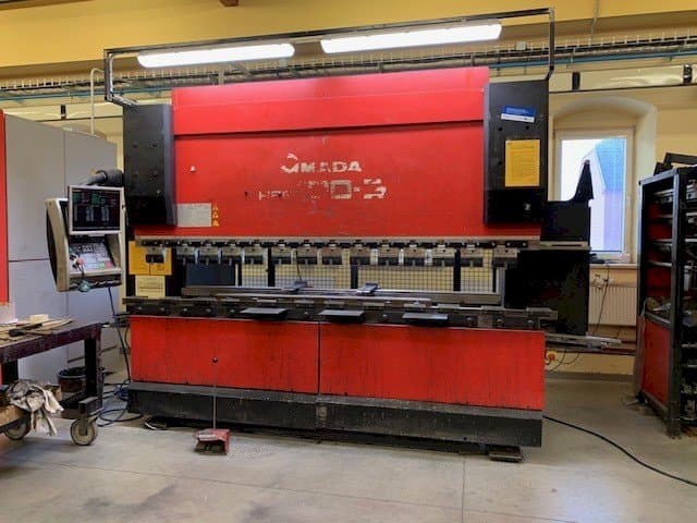 Prikaz stroja AMADA HFE 100-3 sprijeda