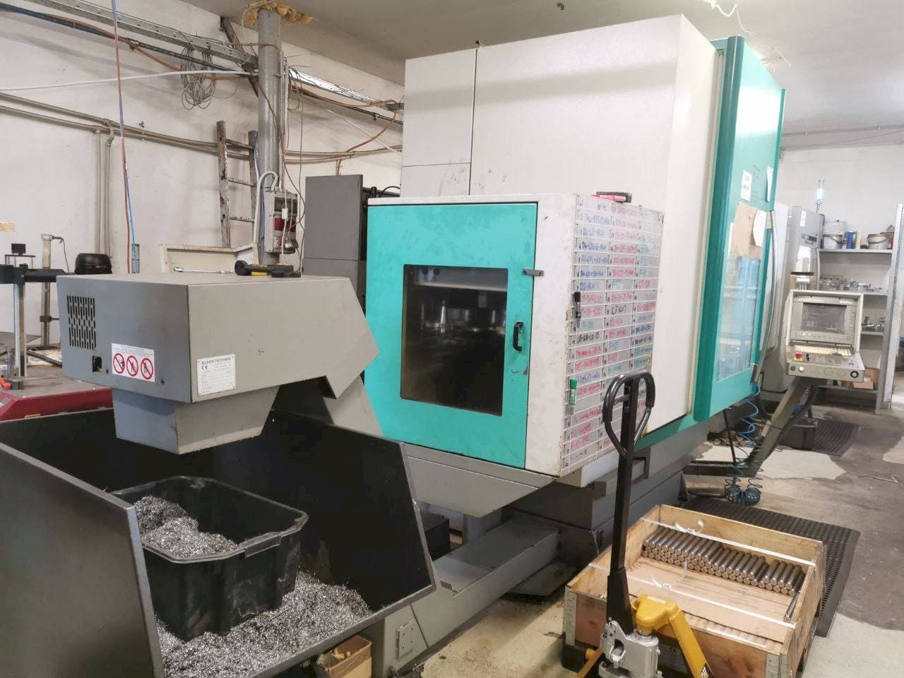 Prikaz stroja DECKEL MAHO 70 V sprijeda