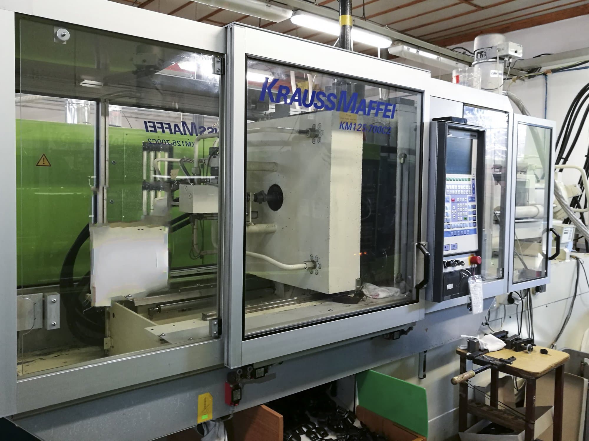 Prikaz stroja Krauss Maffei 125-700 C2 slijeva