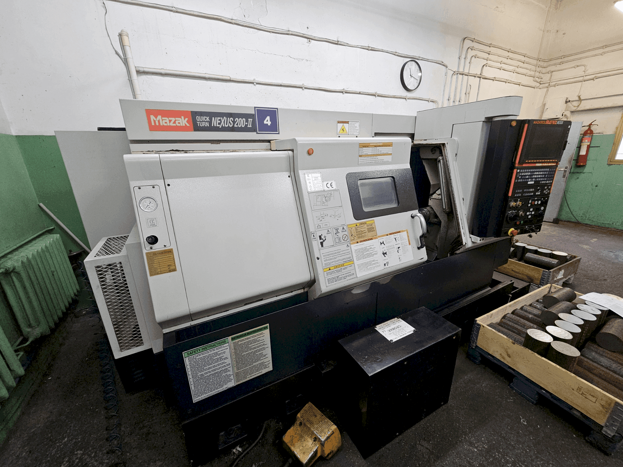 Prikaz  stroja Mazak QUICKTURN NEXUS 200-II  sprijeda