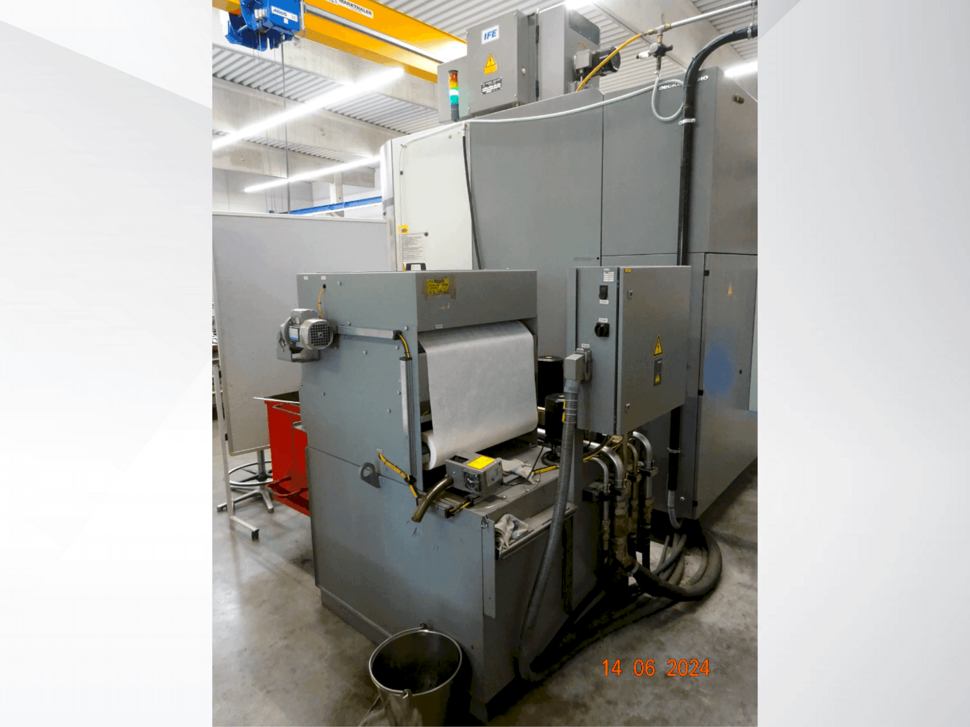 Prikaz  stroja DMG DMU 80 MonoBlock  sprijeda