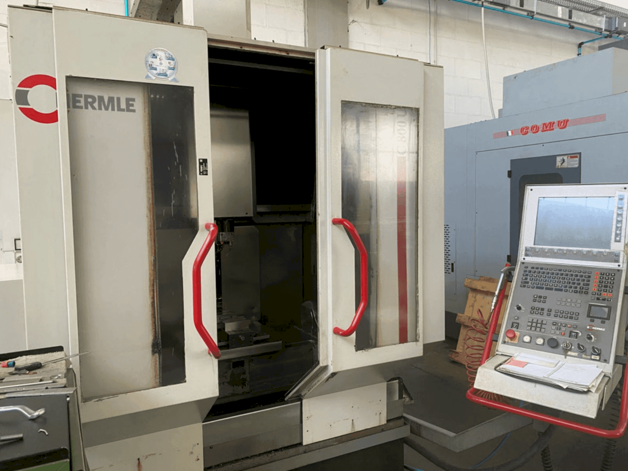 Prikaz  stroja HERMLE C 800 U  sprijeda