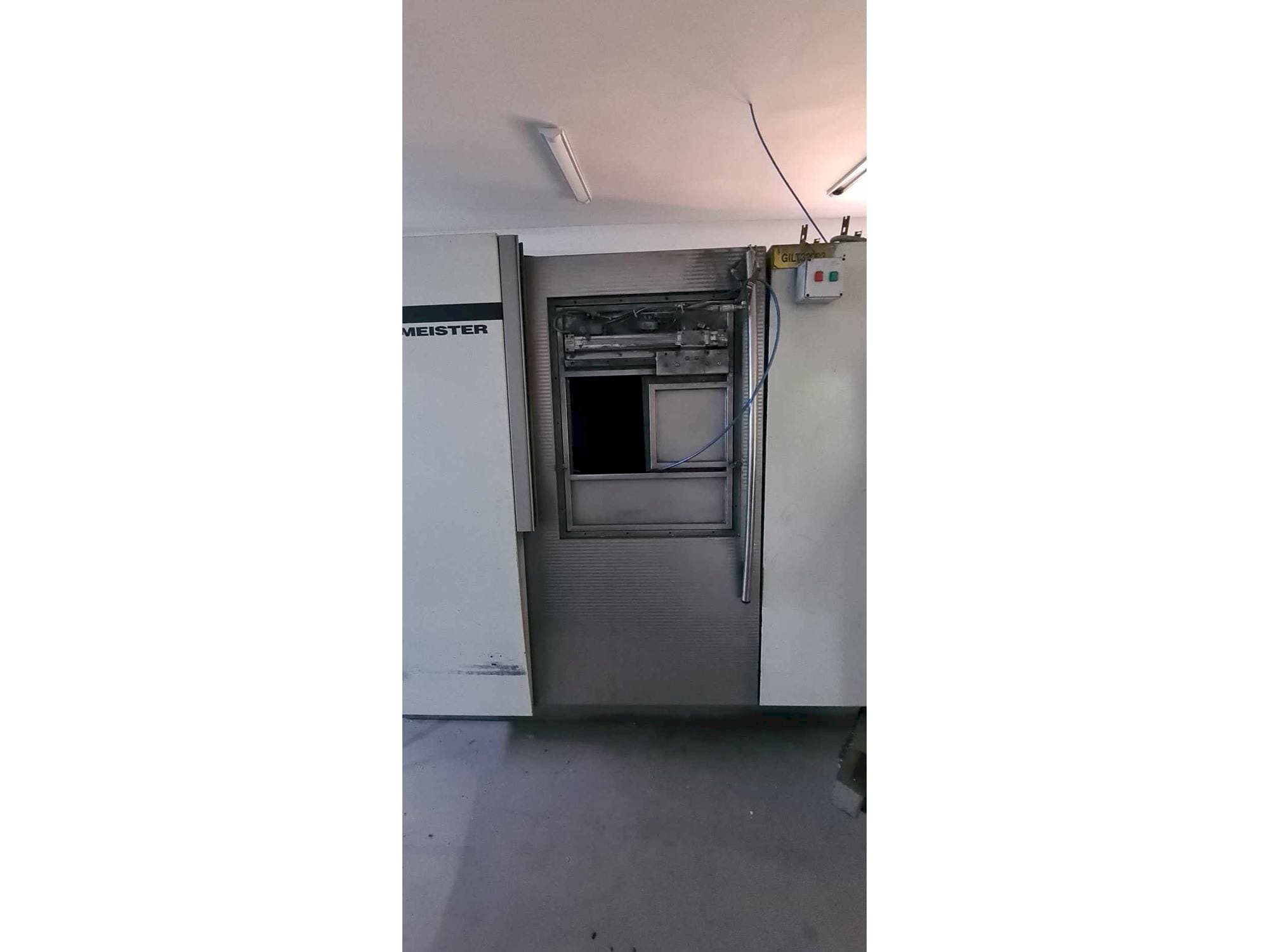 Prikaz stroja Gildemeister TWIN 32 sprijeda