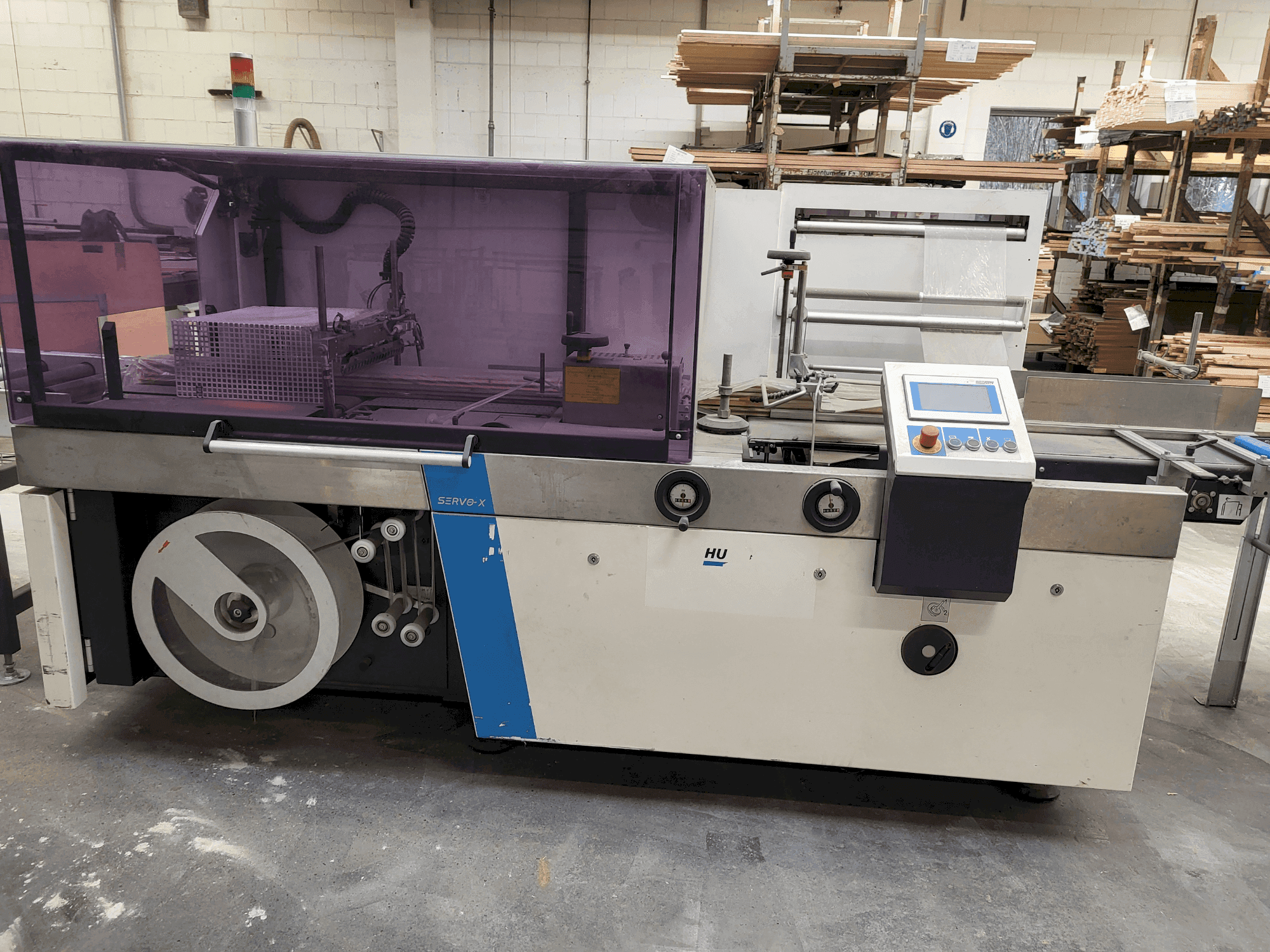 Prikaz  stroja HUGO BECK servo X  sprijeda