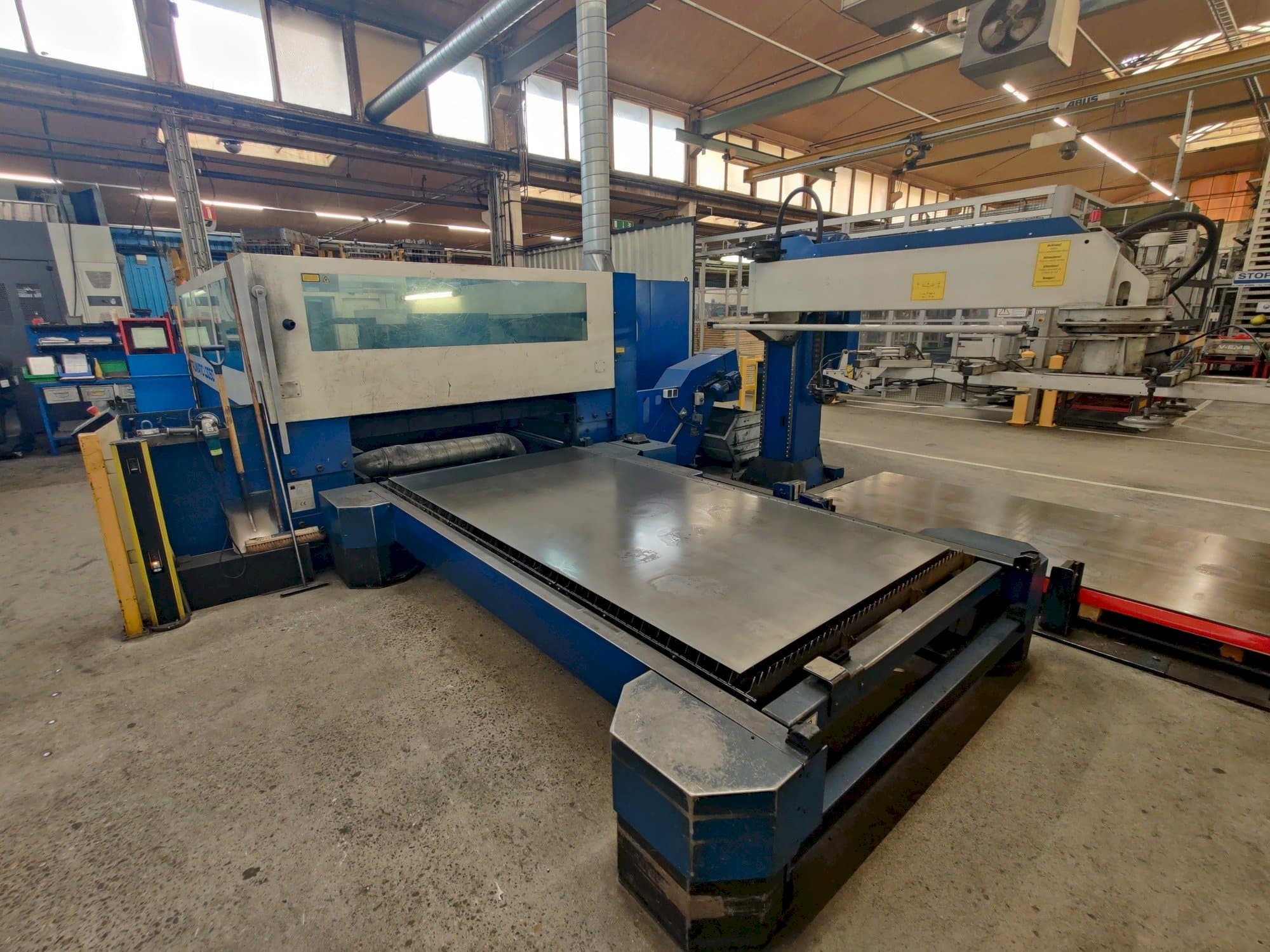 Prikaz stroja Trumpf Trumatic L3050 sprijeda