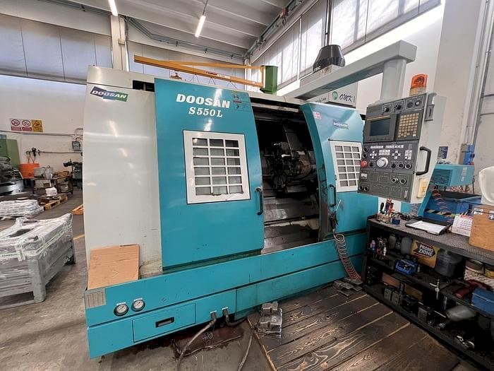 Prikaz stroja Doosan S550L sprijeda
