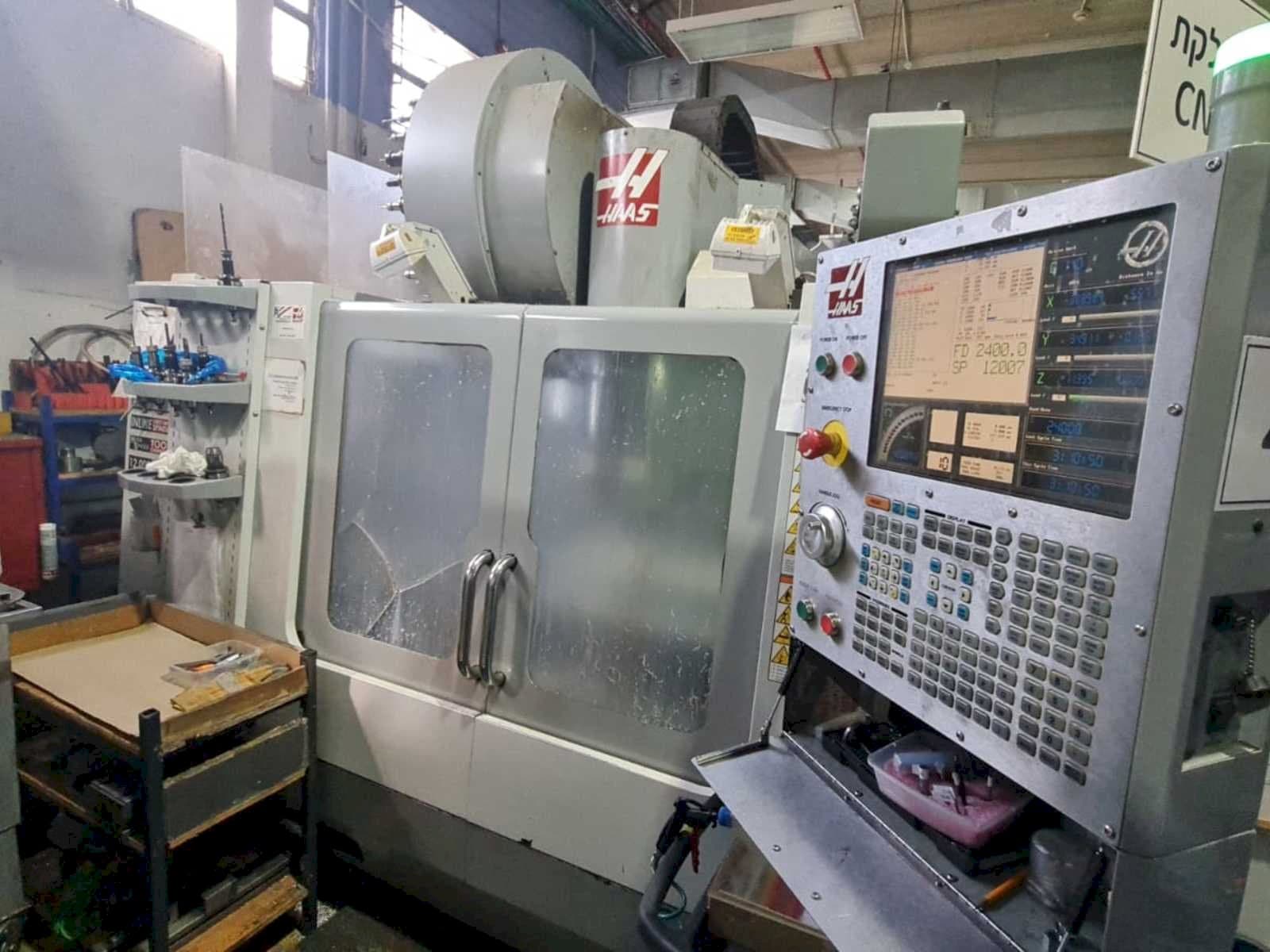 Prikaz stroja HAAS VF-3SS sprijeda