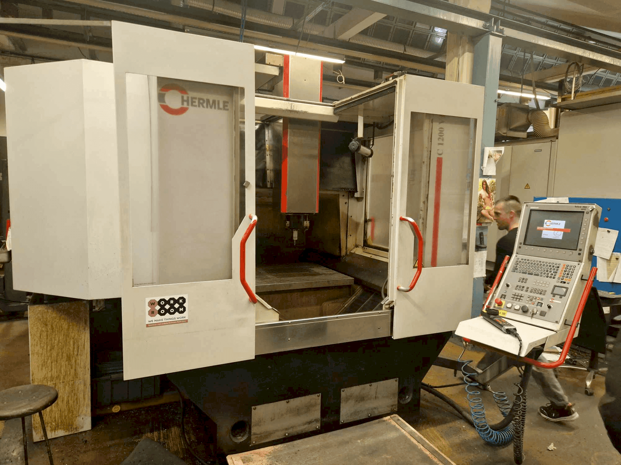 Prikaz stroja HERMLE C 1200 V sprijeda