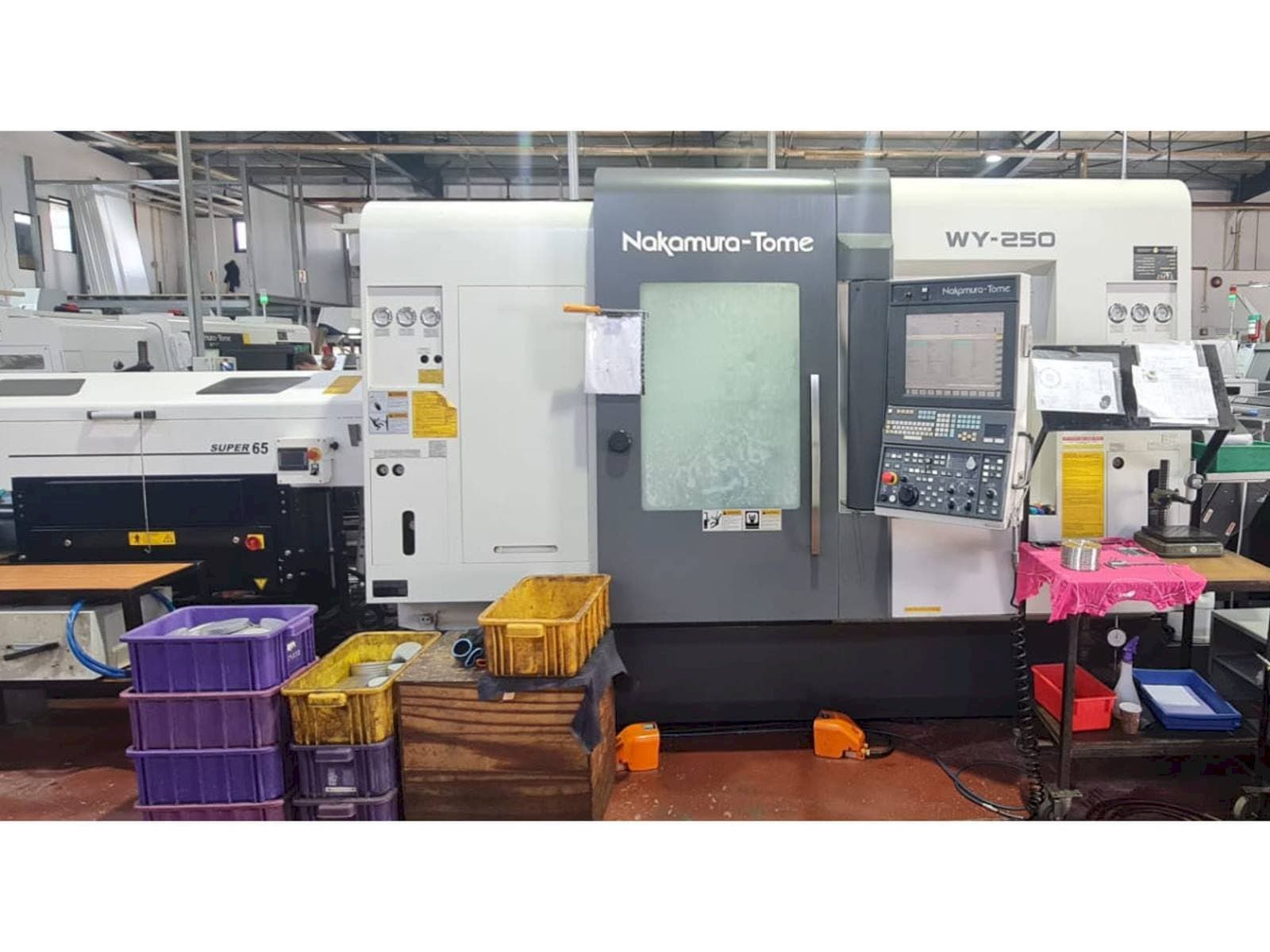 Prikaz stroja NAKAMURA-TOME WY 250 sprijeda