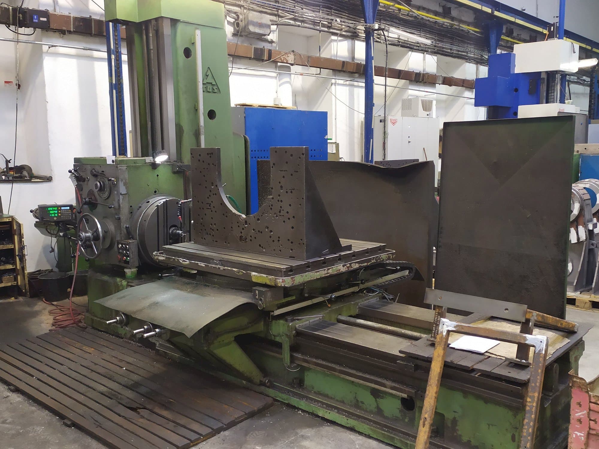 Prikaz stroja TOS H 100 sprijeda