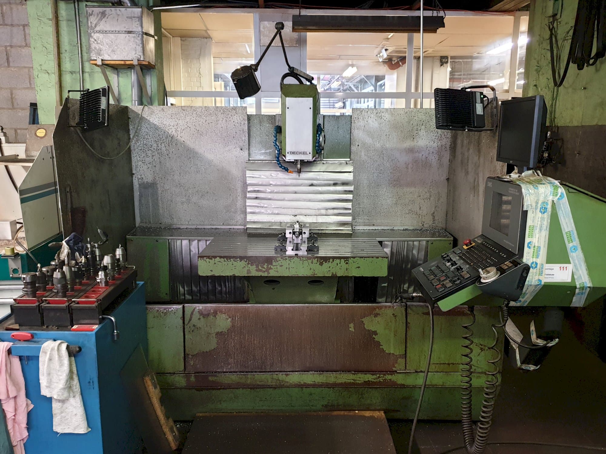 Prikaz stroja DECKEL FP5CC sprijeda
