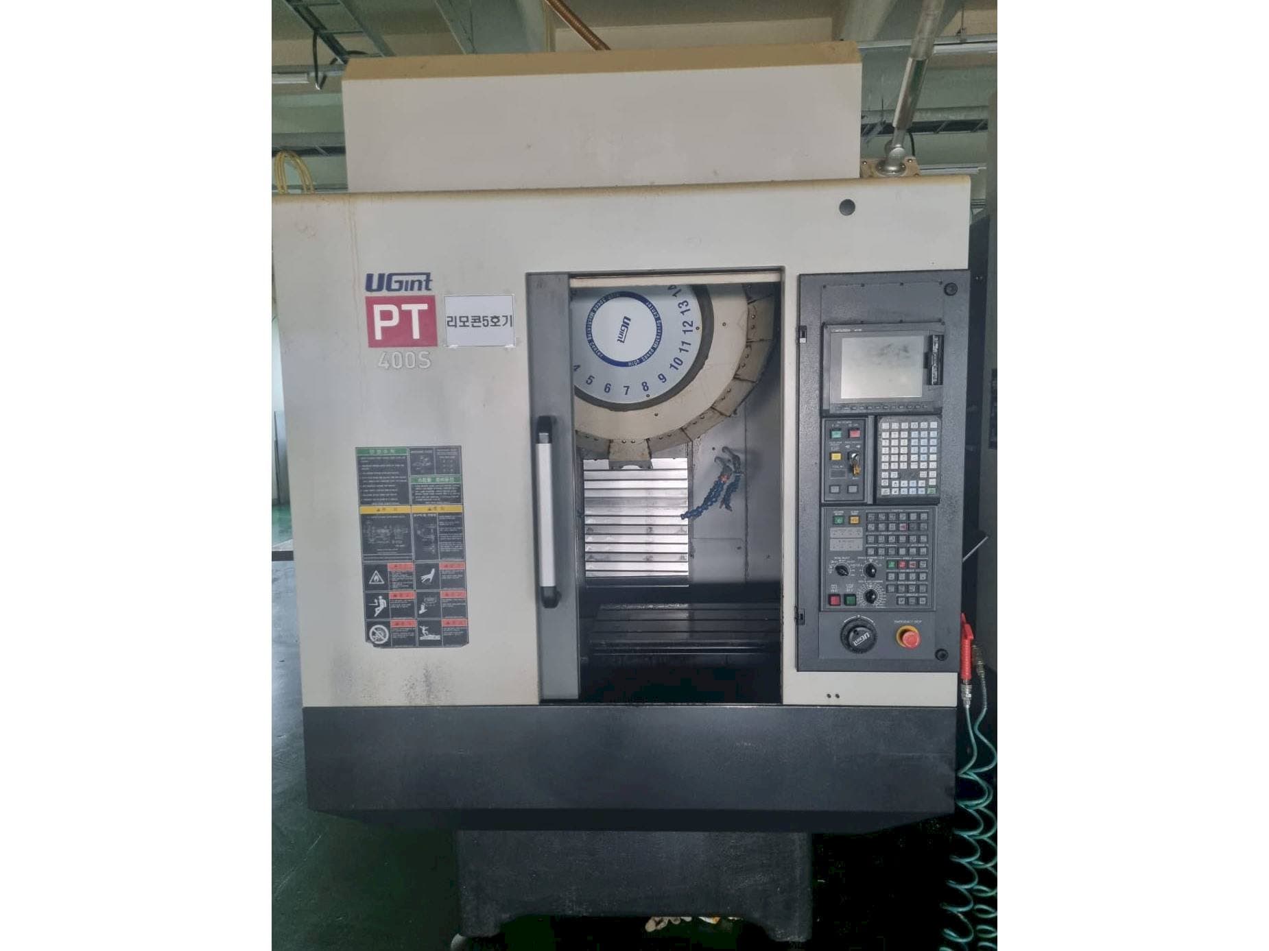 Prikaz stroja UGINT PT400S sprijeda