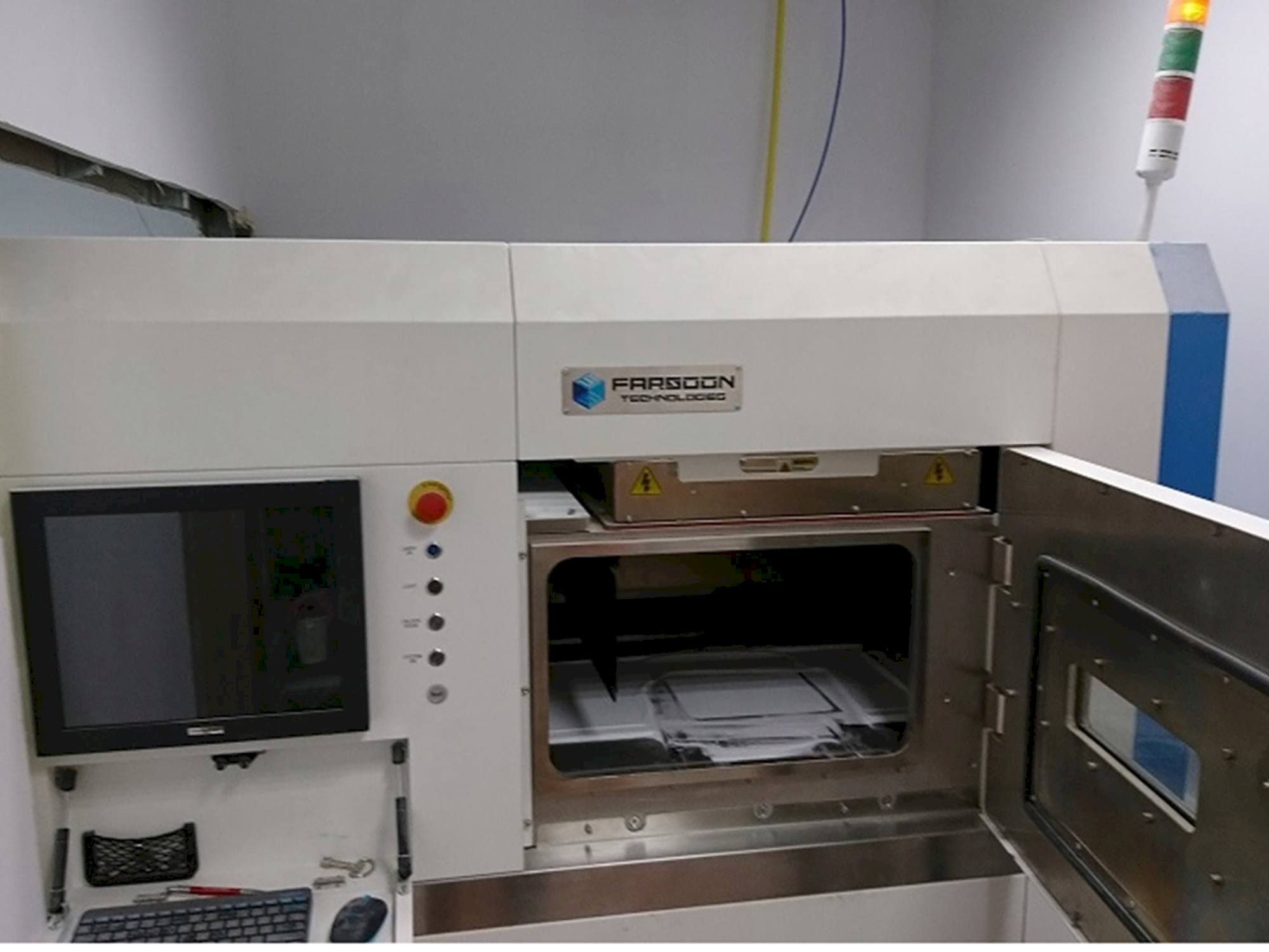 Prikaz  stroja FARSOON eForm  sprijeda