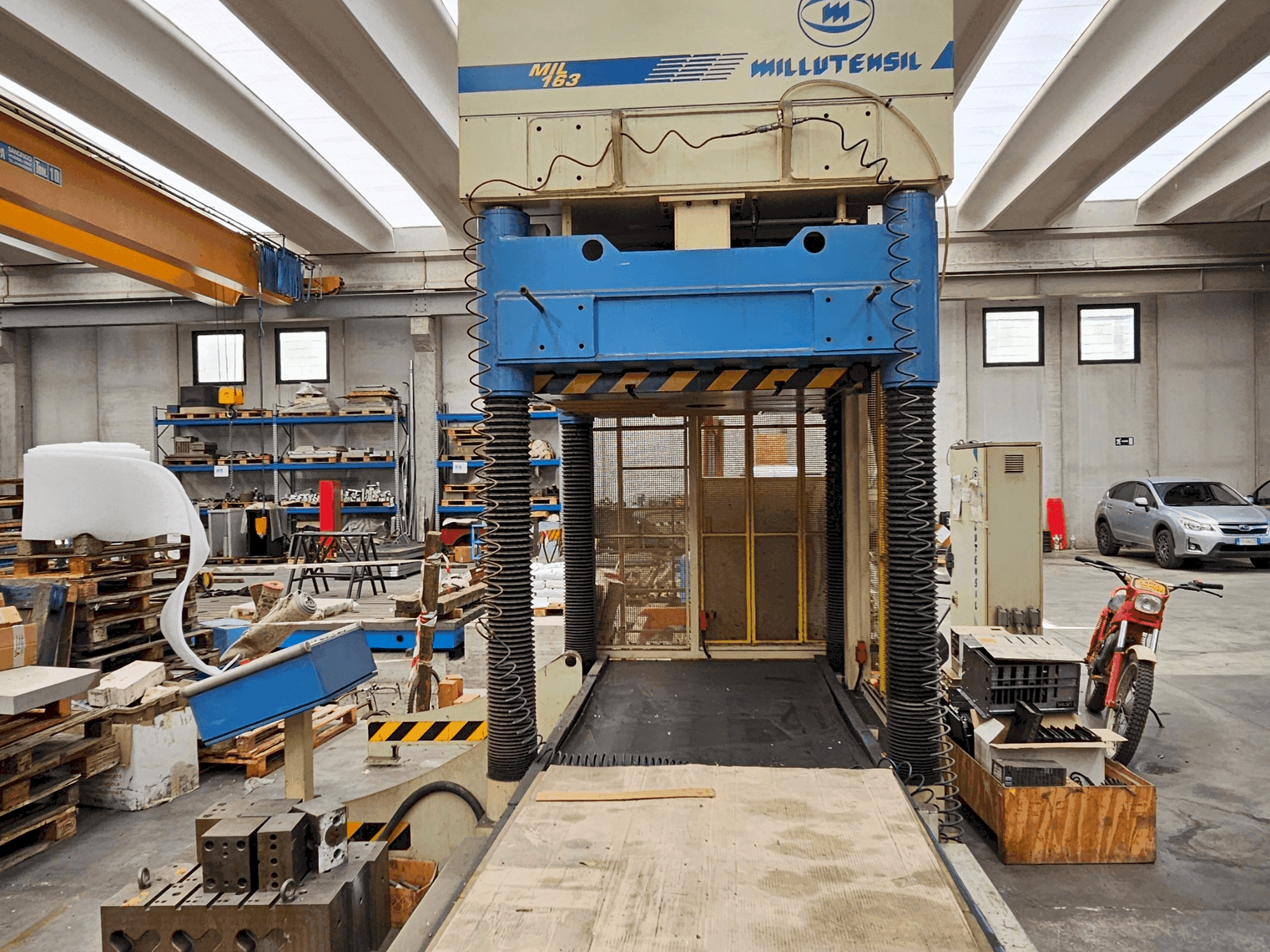 Prikaz  stroja MILLUTENSIL MIL163  sprijeda