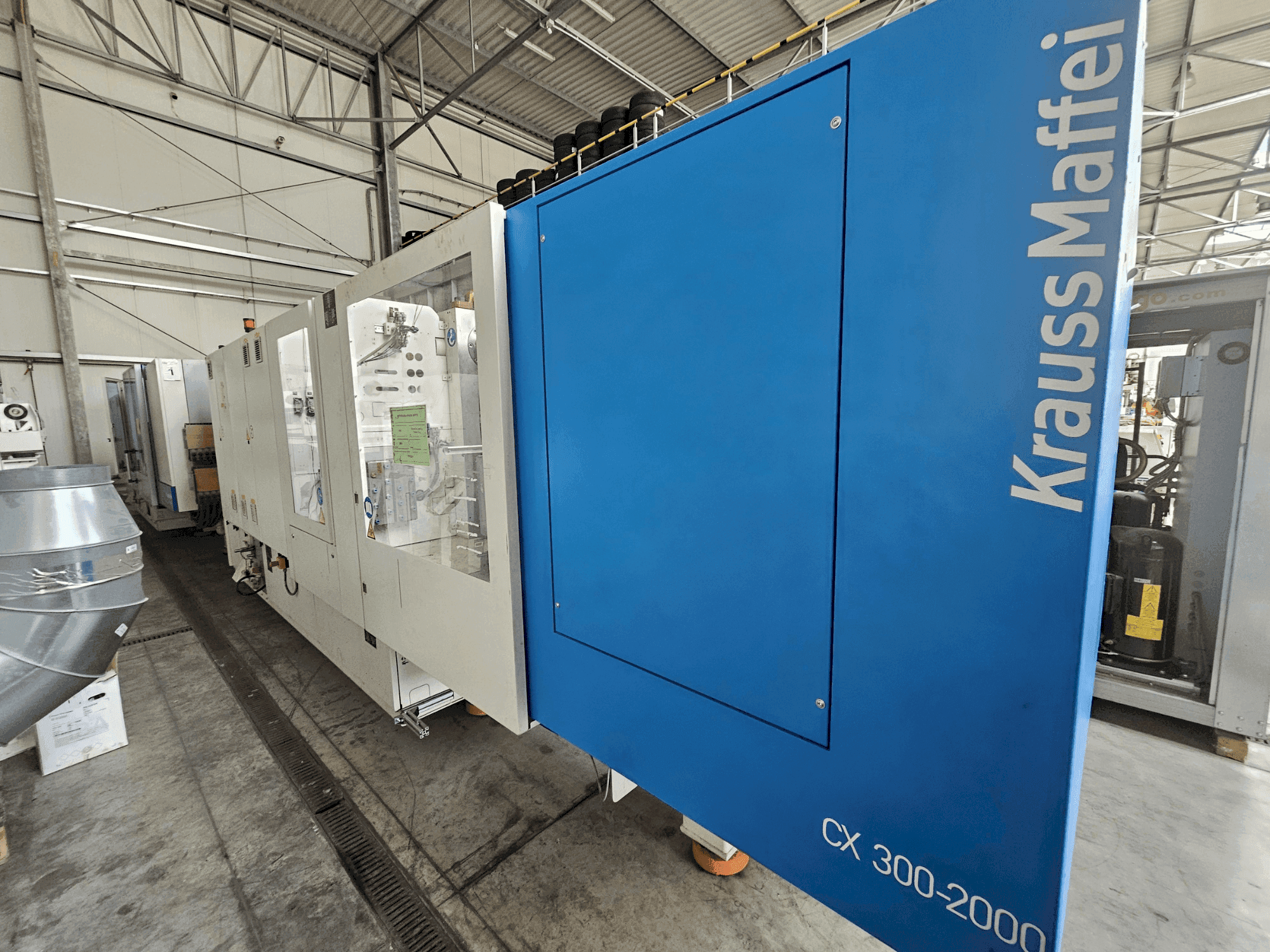 Prikaz  stroja Krauss Maffei 300-2000 CX  sprijeda