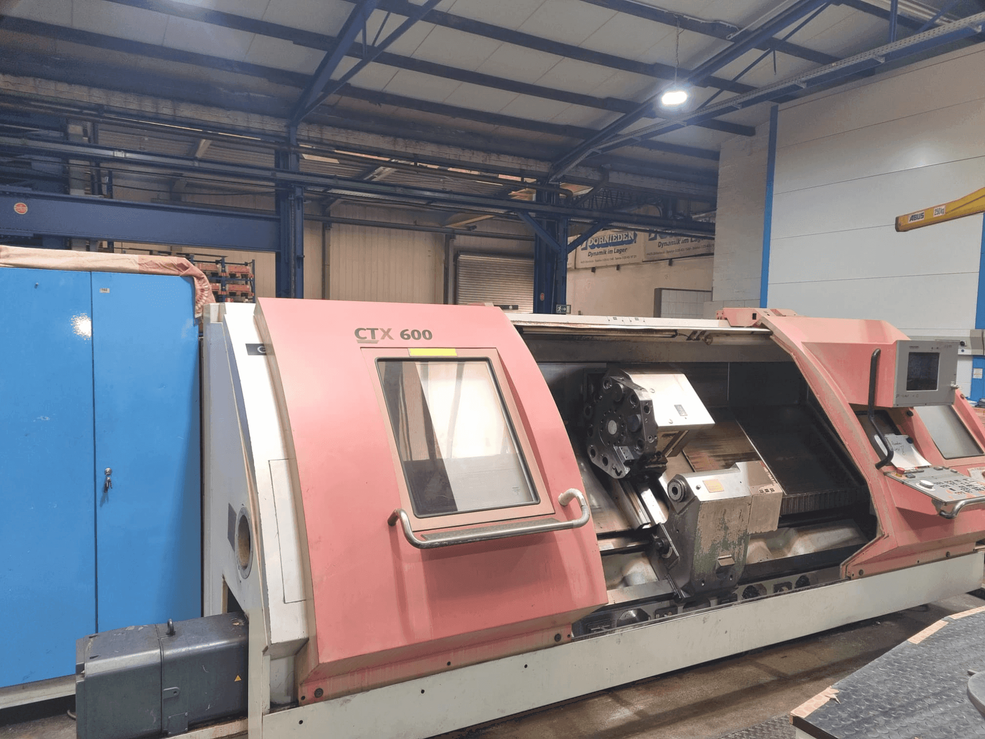 Prikaz  stroja Gildemeister CTX 600  sprijeda