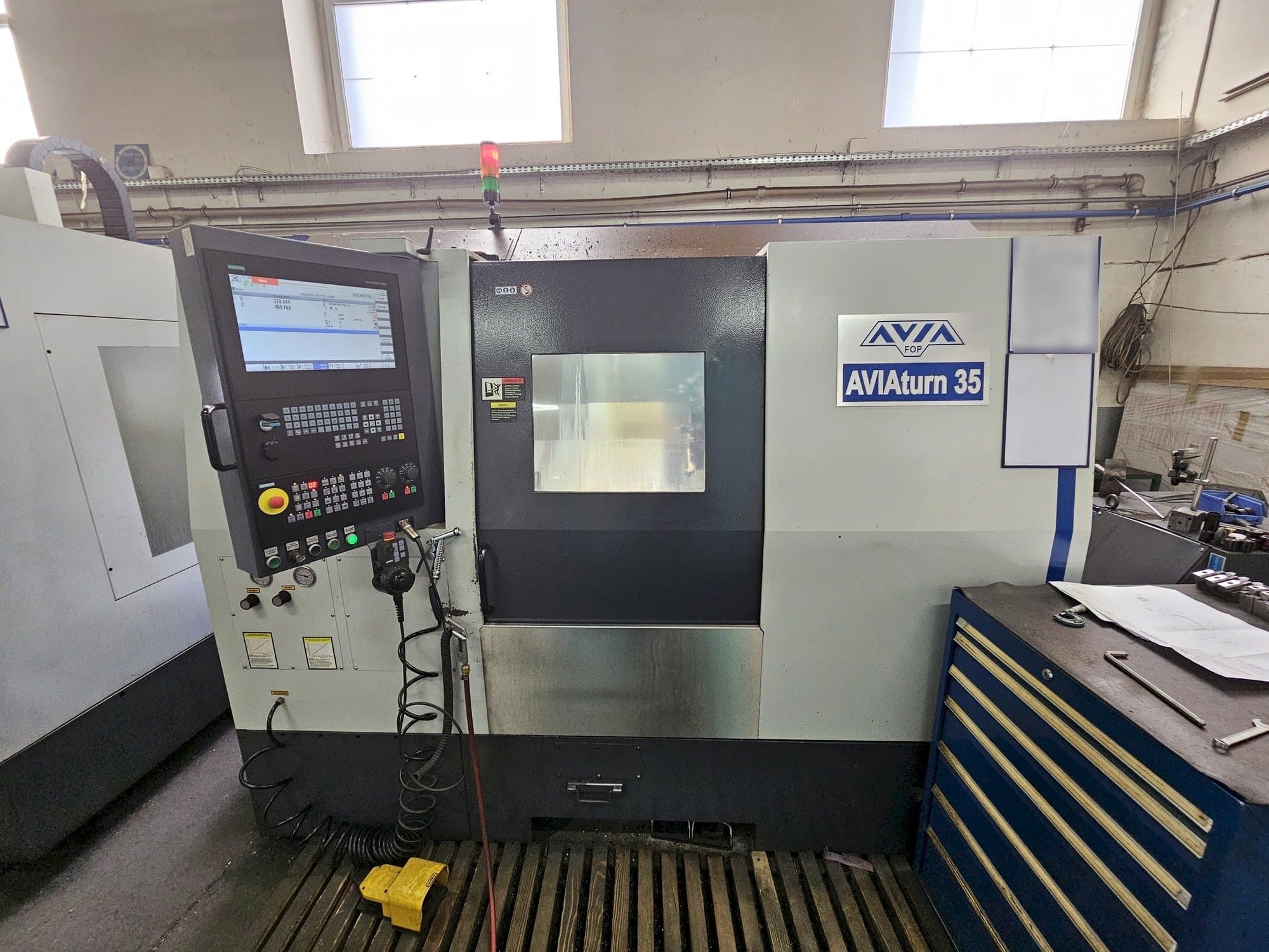 Prikaz stroja Avia AVIAturn 35 sprijeda