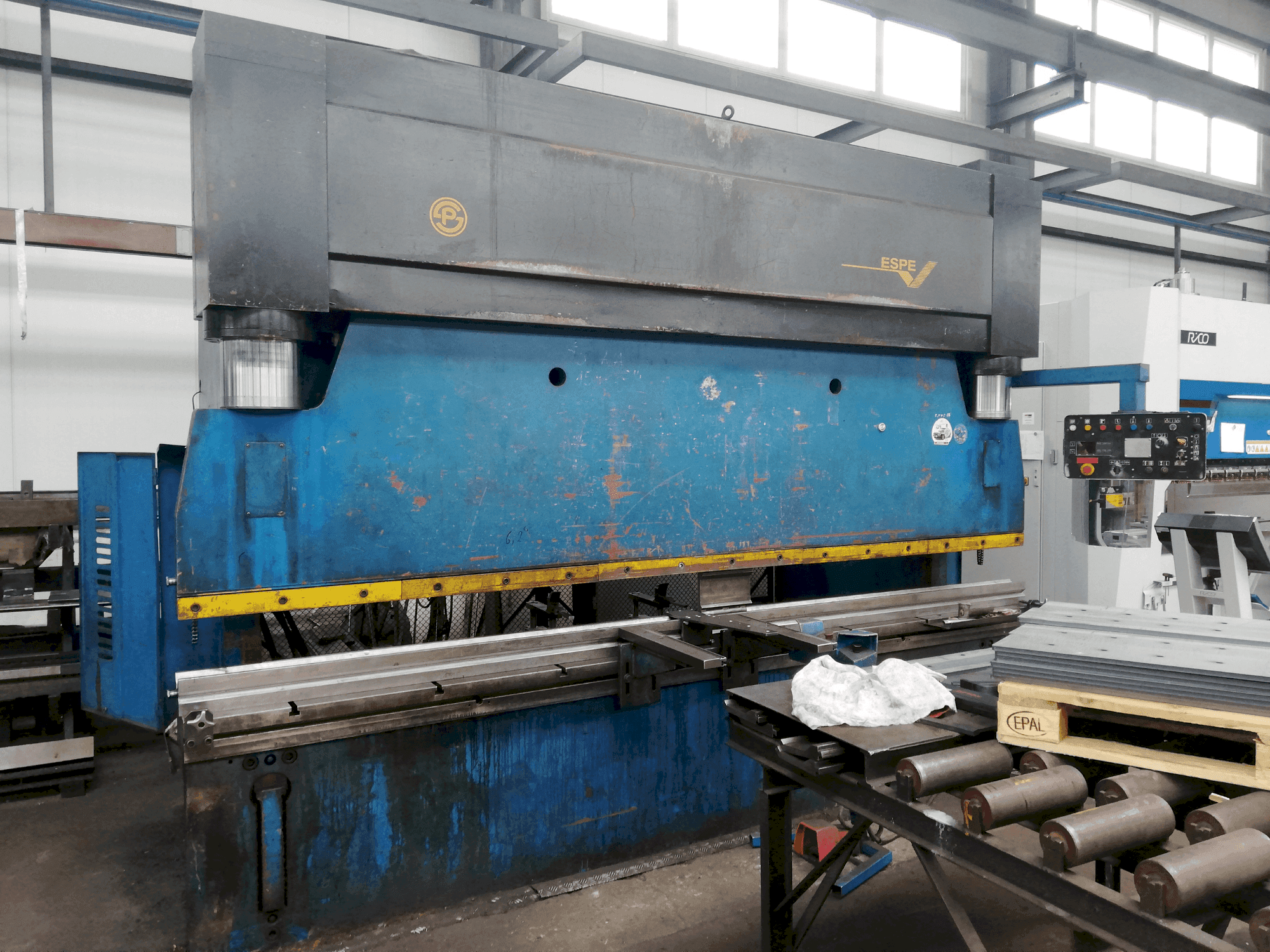 Prikaz  stroja ESPE CTO 250/4000N  sprijeda