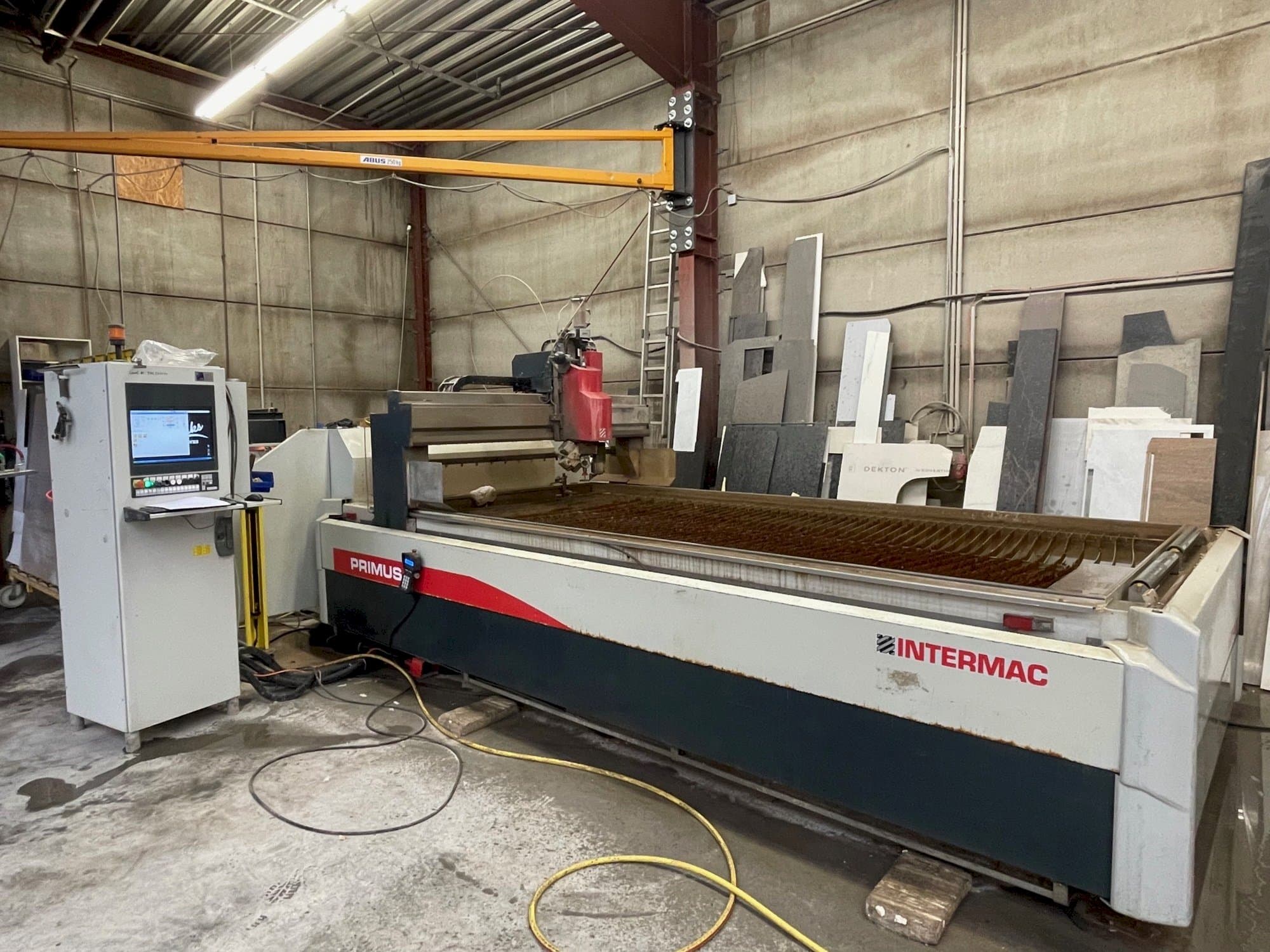 Prikaz stroja Intermac Primus 184 sprijeda