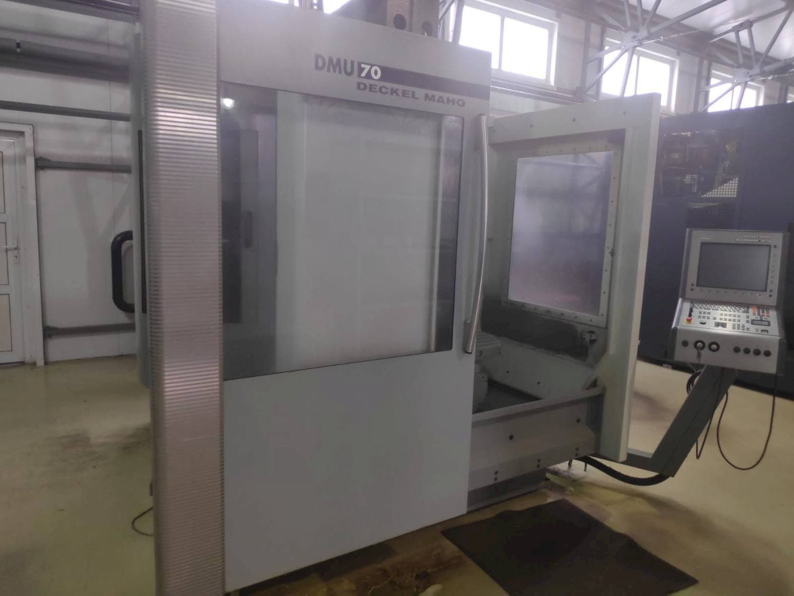 Prikaz stroja DECKEL MAHO DMU 70 sprijeda