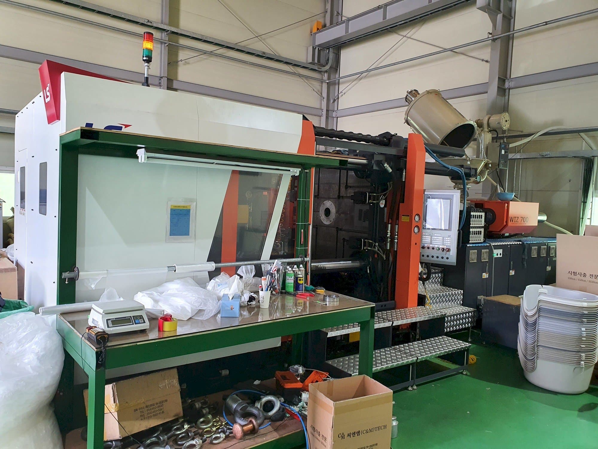 Prikaz stroja LS MTRON WIZ700 sprijeda